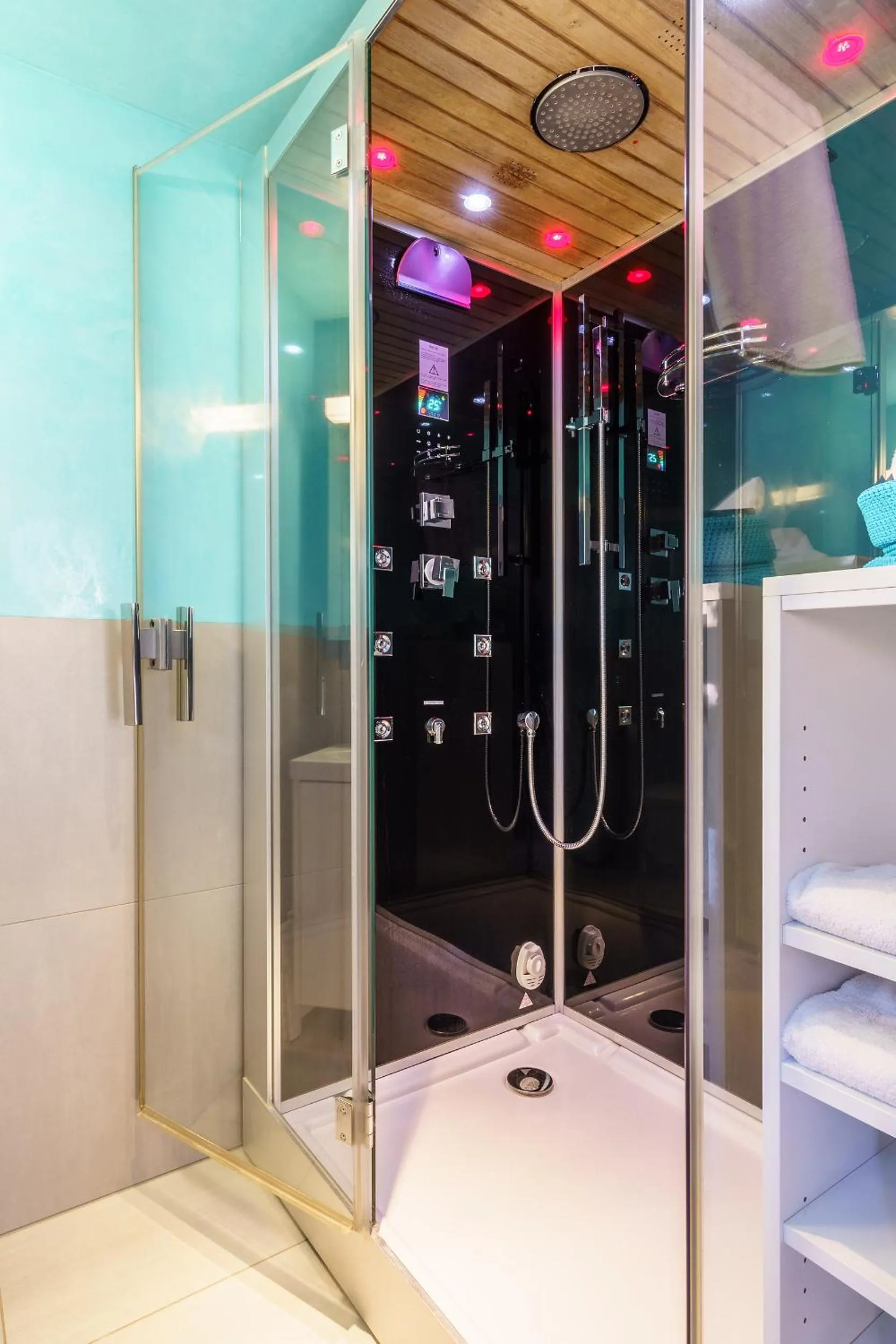 Shower in Schönbühl Hotel & Restaurant Lake Thun