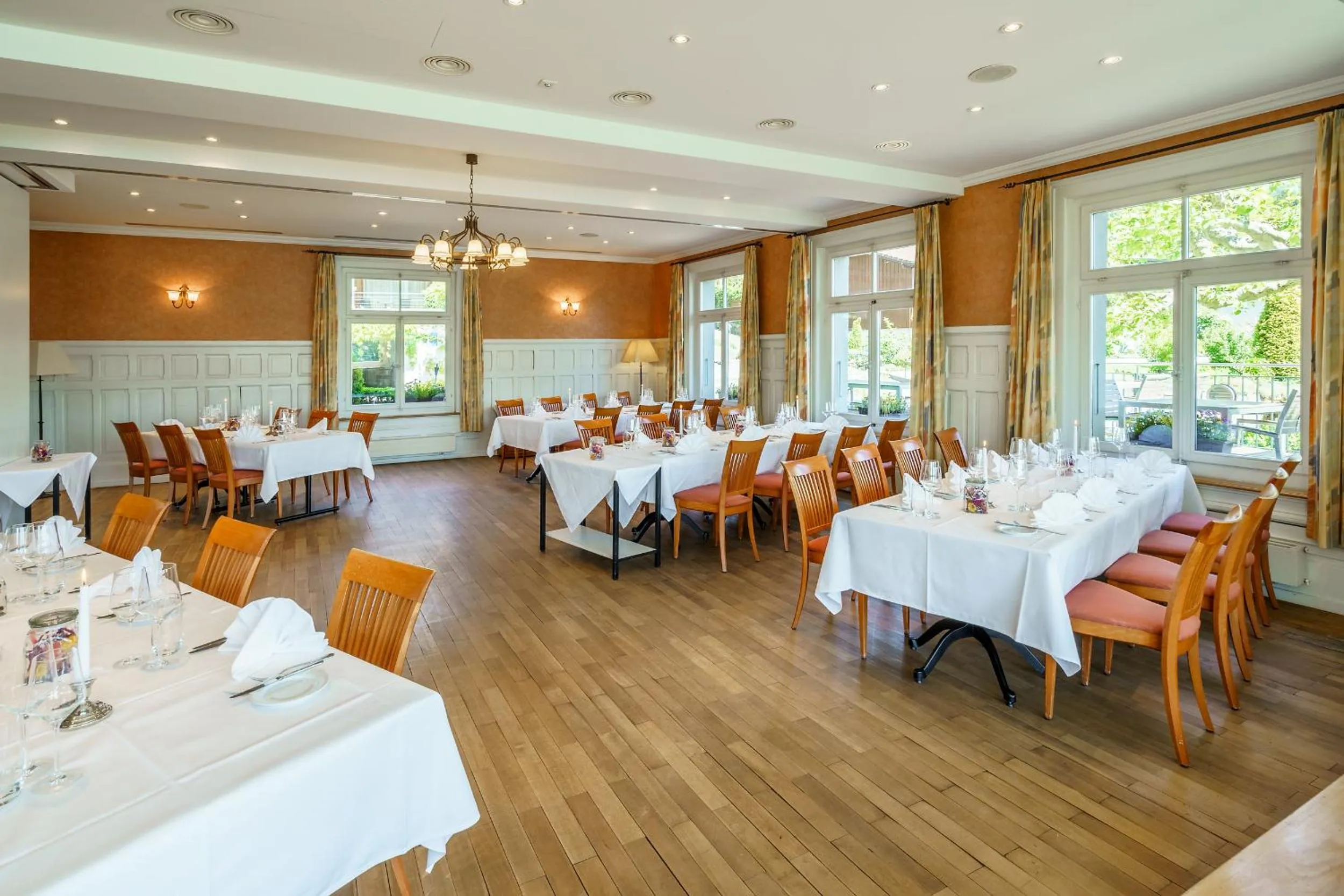 Restaurant/places to eat in Schönbühl Hotel & Restaurant Lake Thun