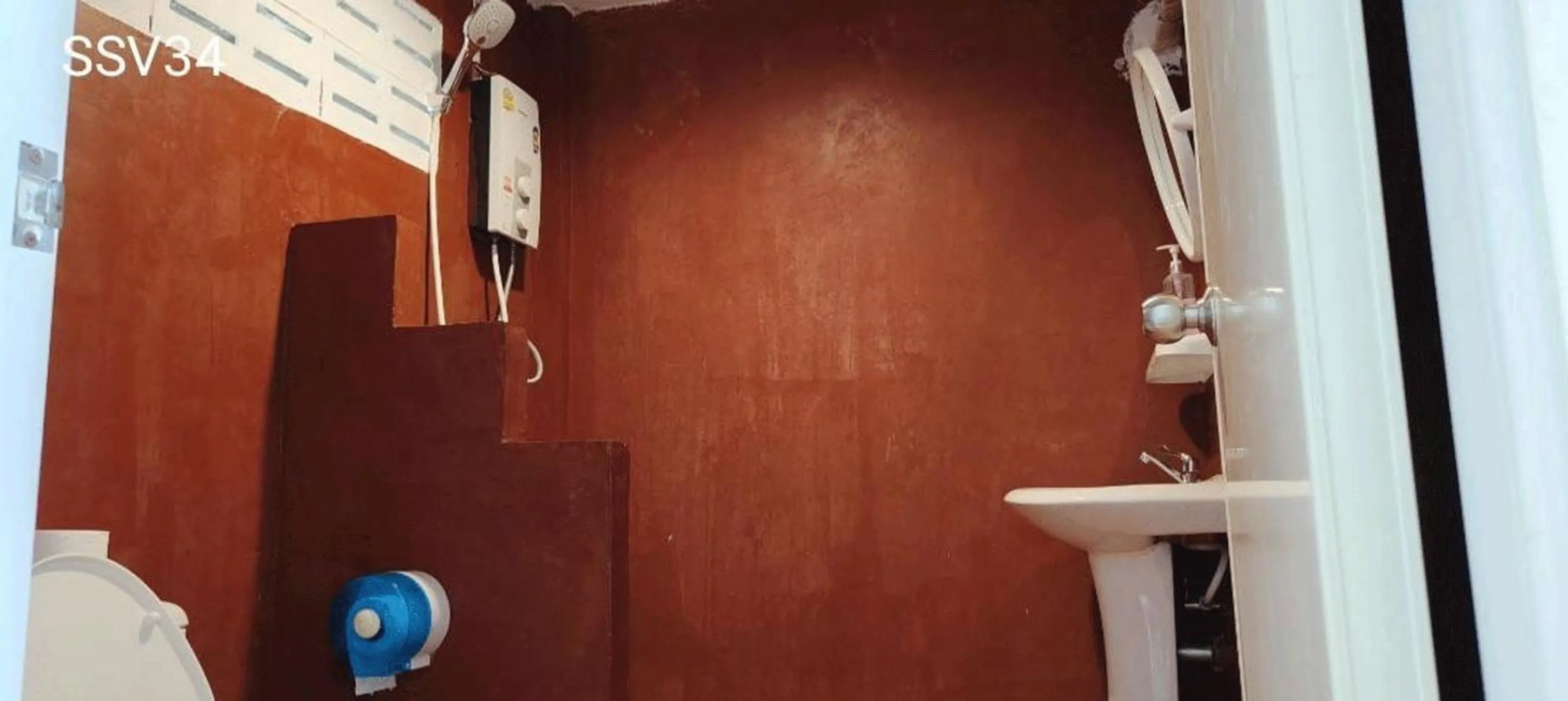 Shower in Phi Phi Cozy Seafront Resort