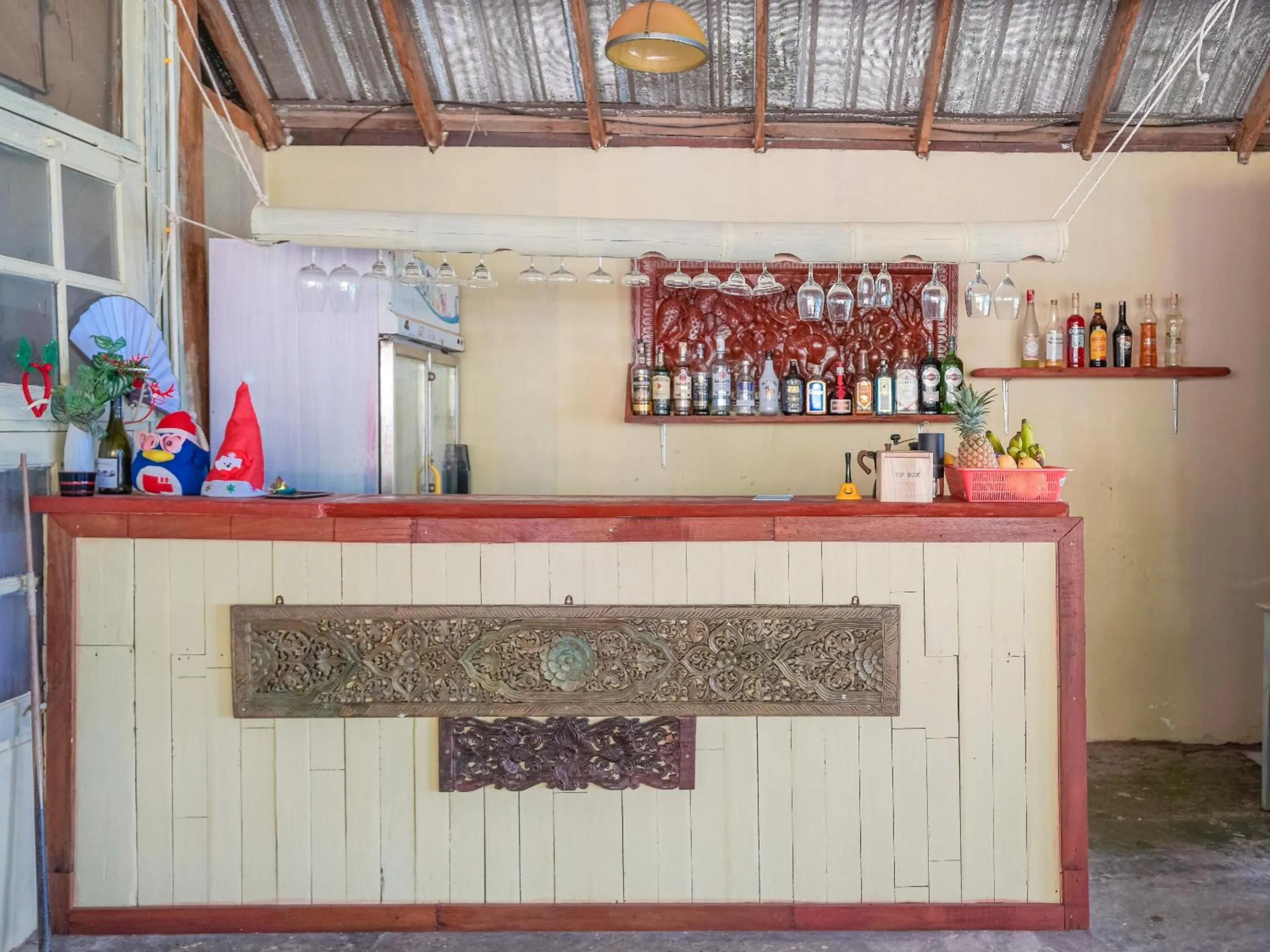 Lounge or bar in Phi Phi Cozy Seafront Resort