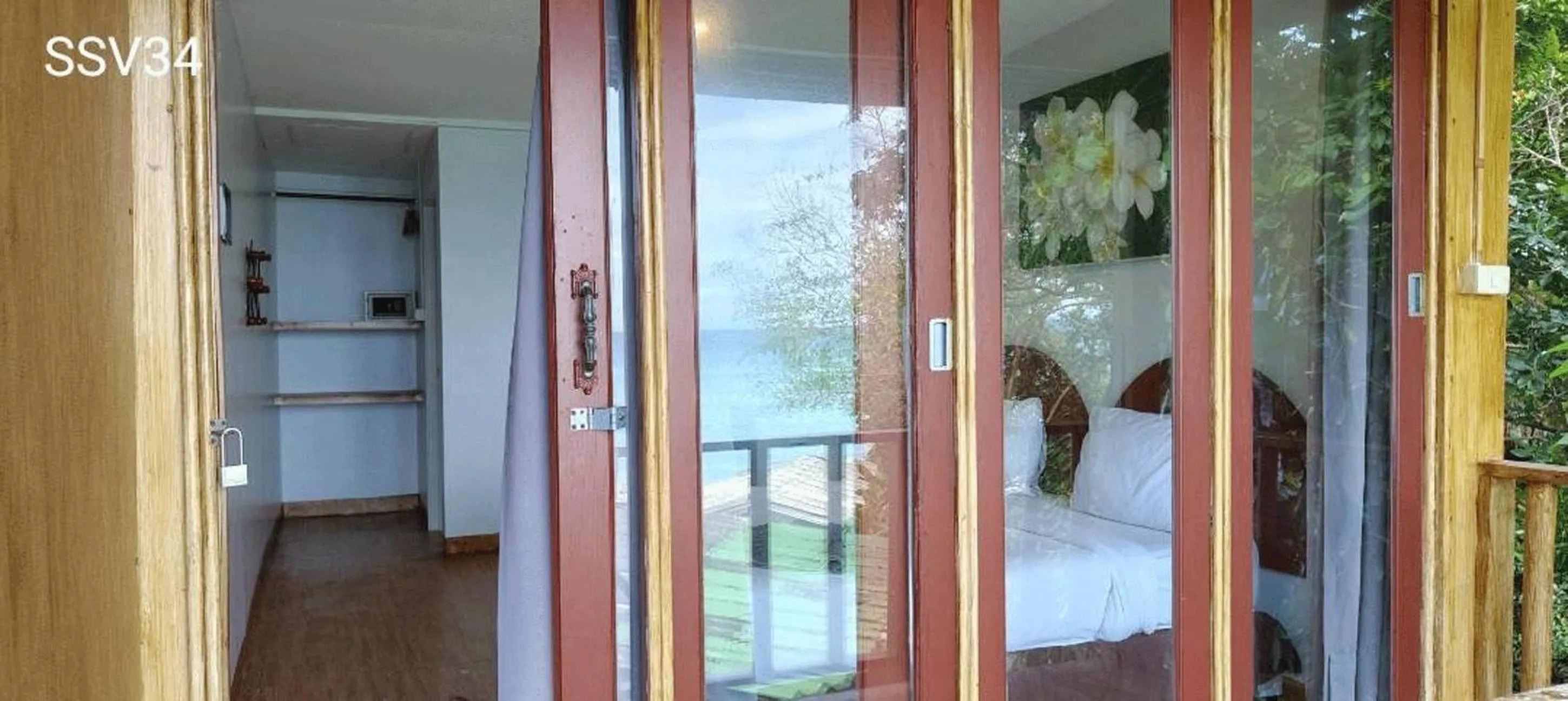 Photo of the whole room, Bed in Phi Phi Cozy Seafront Resort