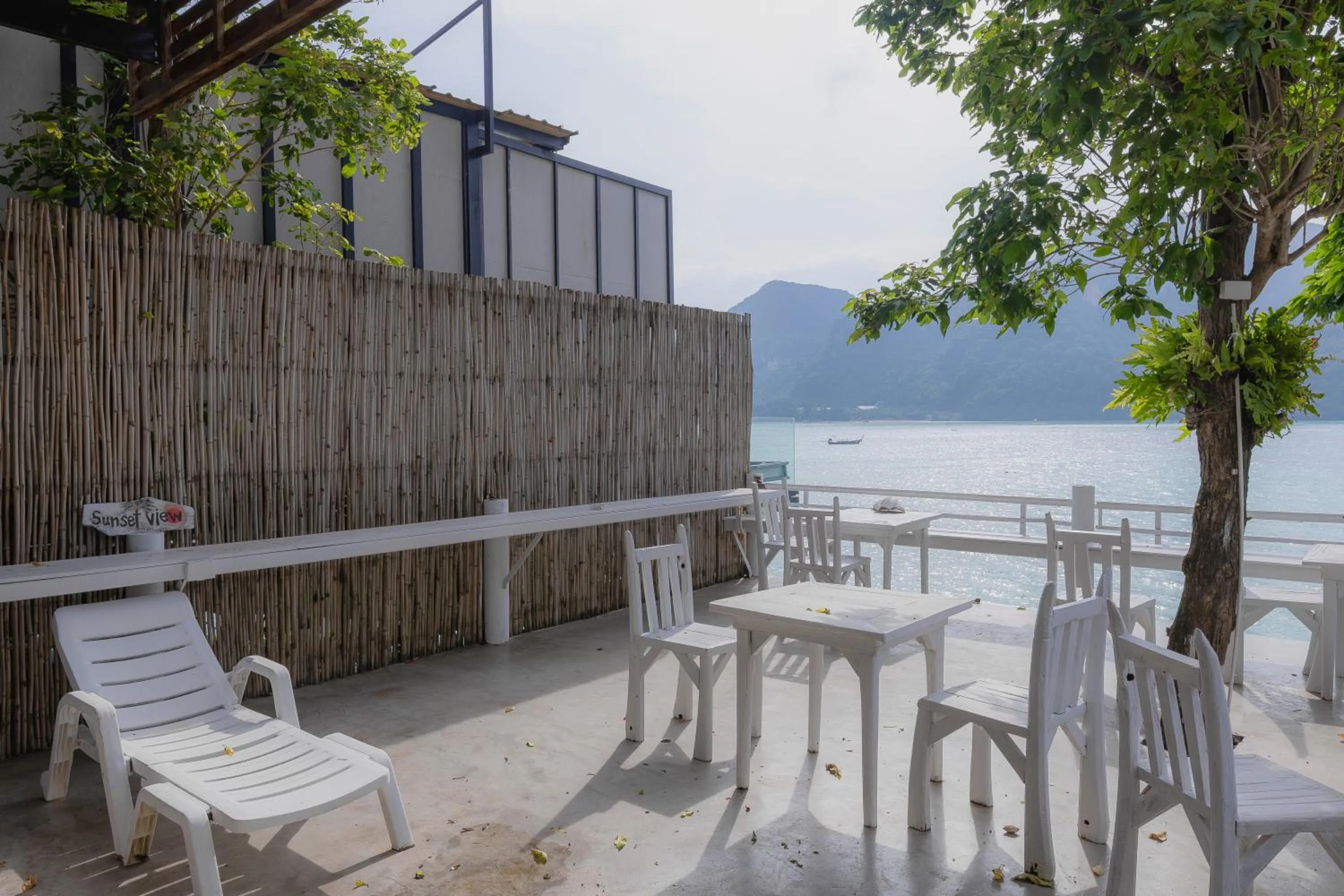 Phi Phi Cozy Seafront Resort