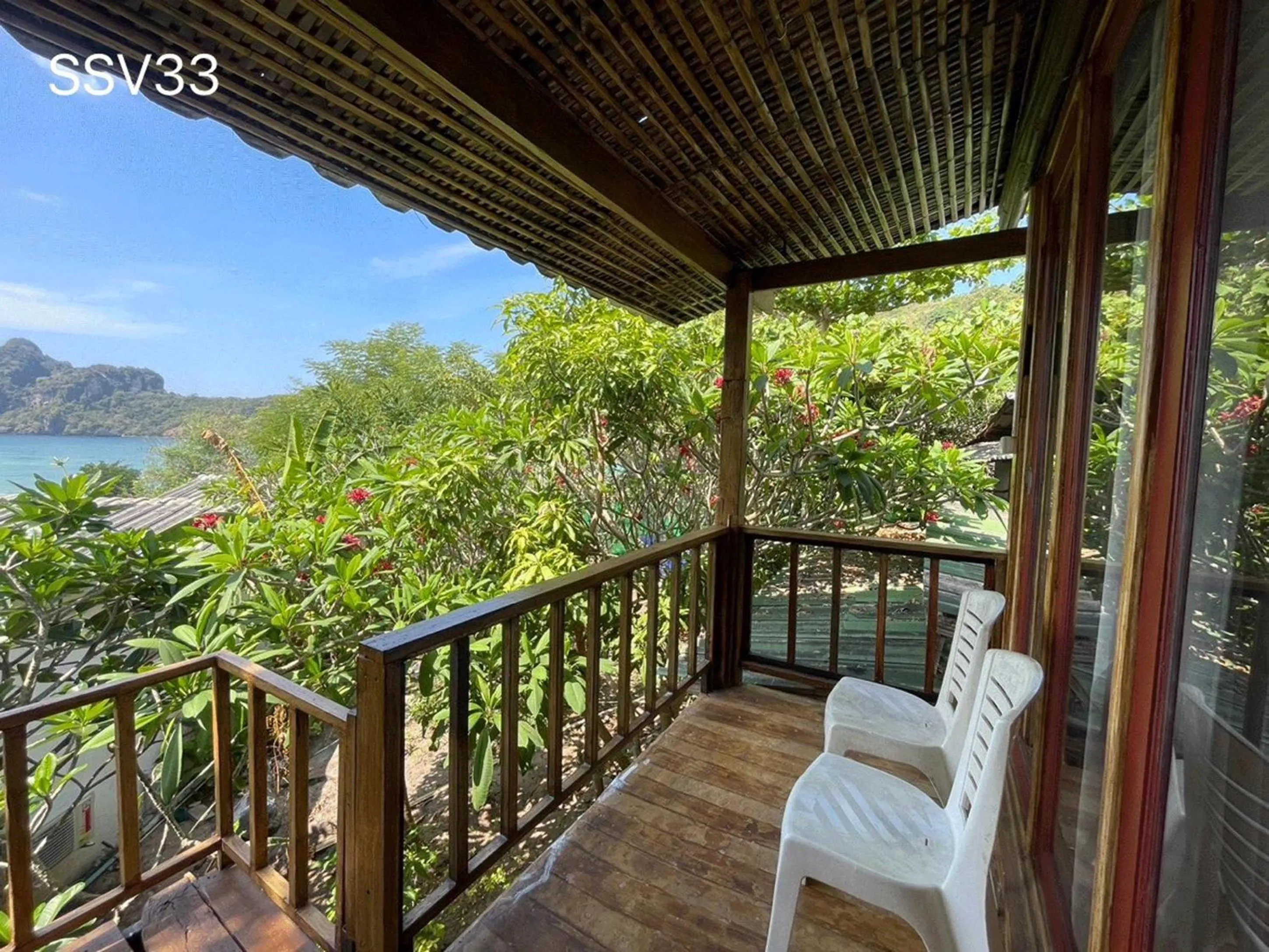 Balcony/Terrace in Phi Phi Cozy Seafront Resort