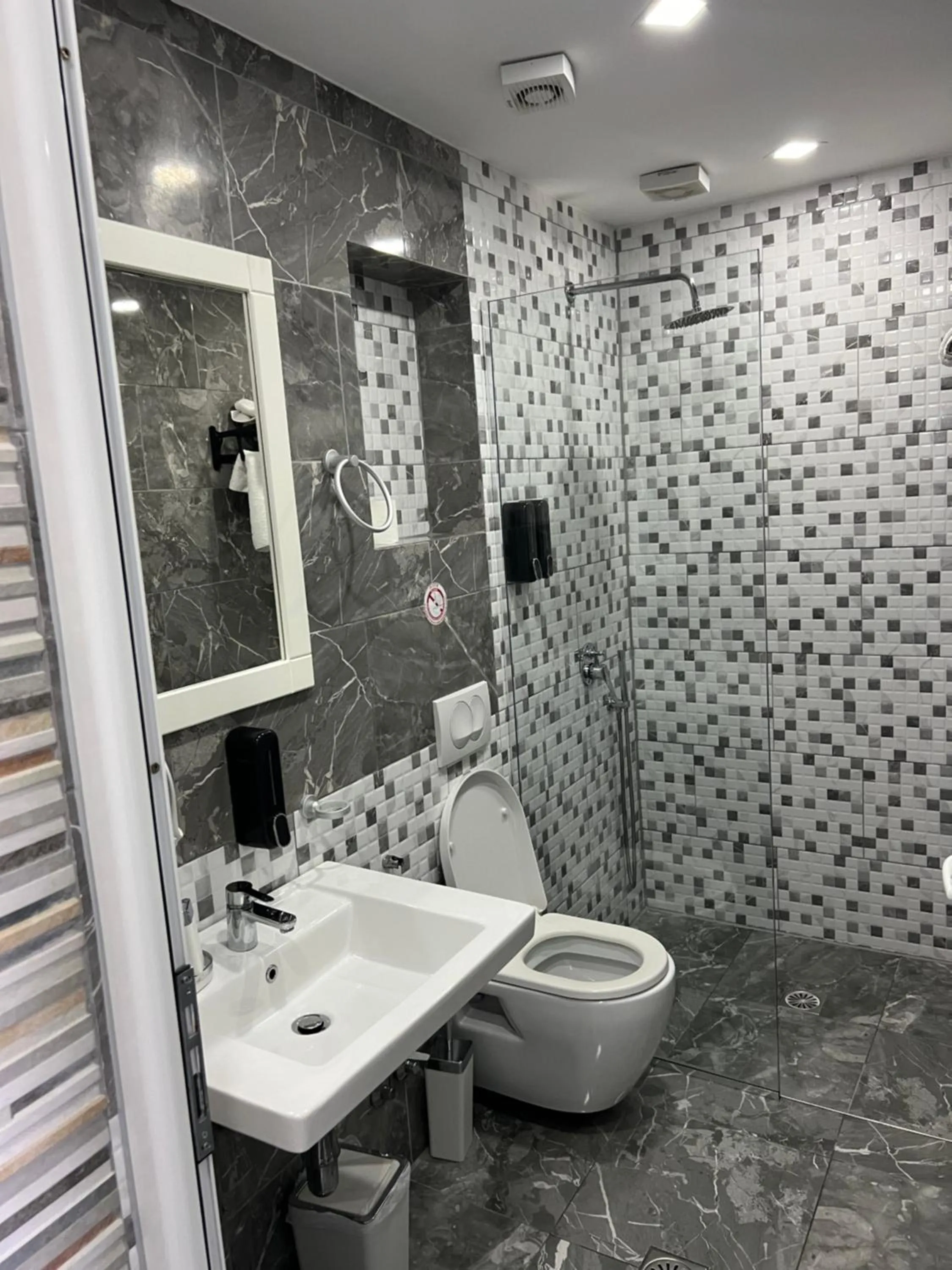 Toilet in Ilio Boutique Hotel