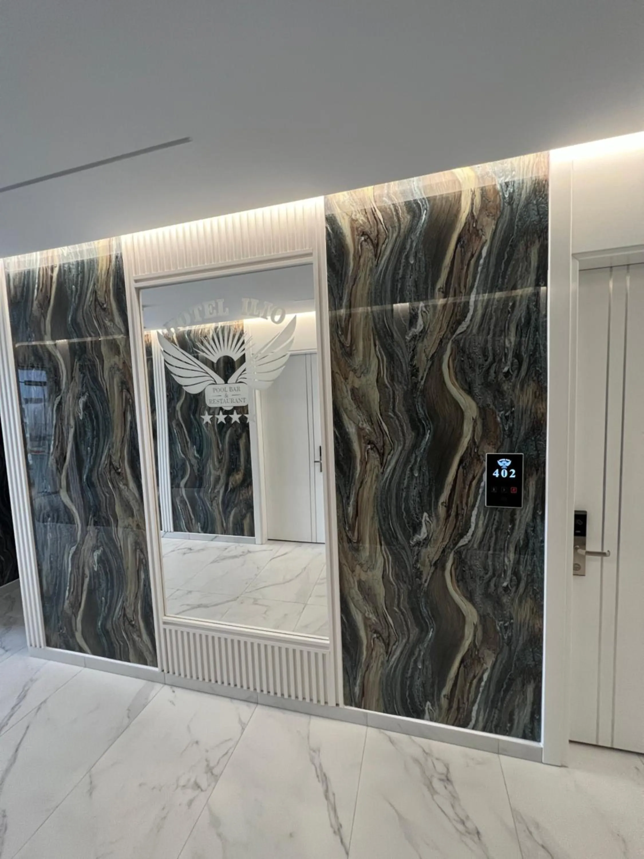 Shower in Ilio Boutique Hotel