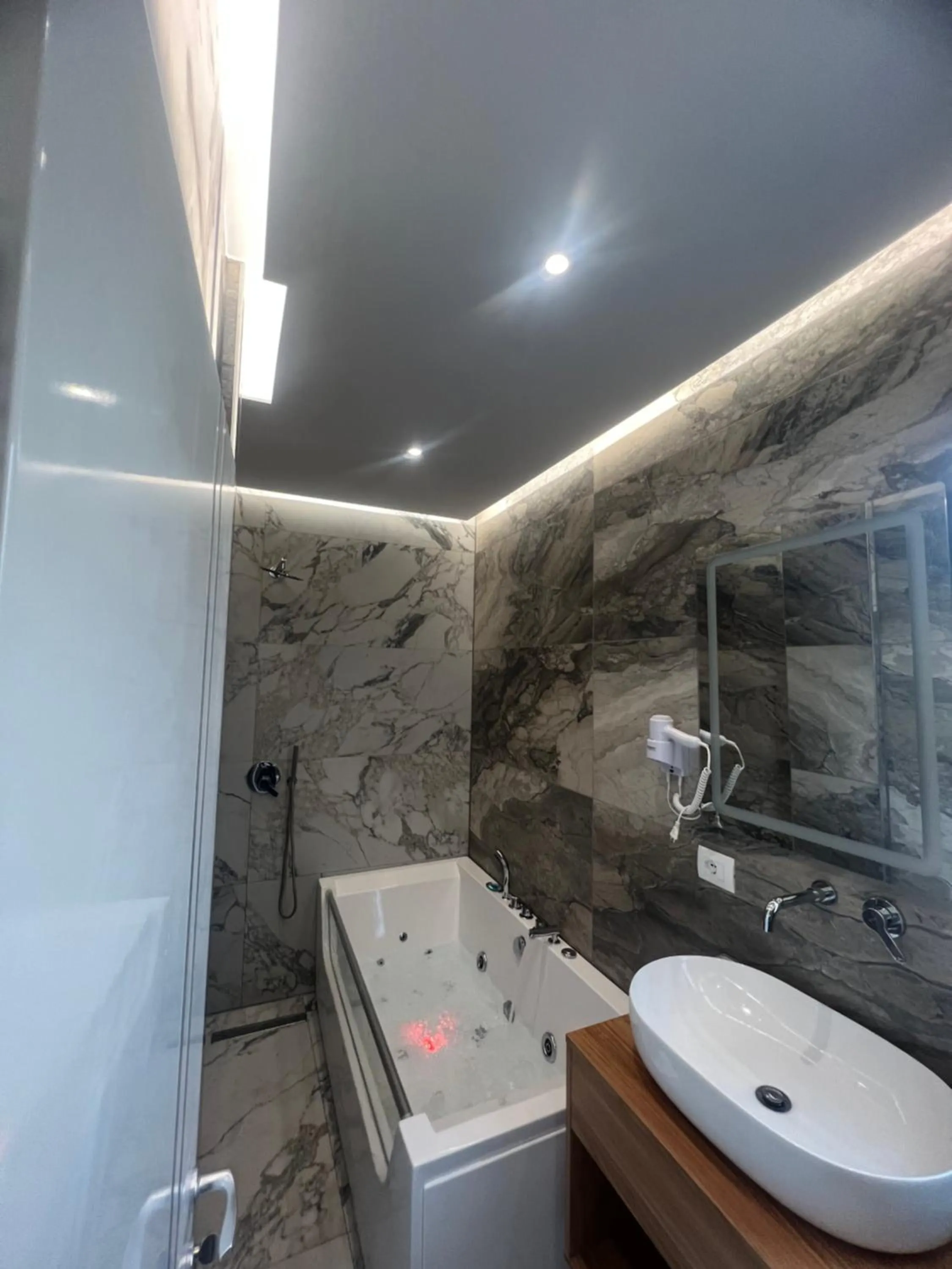 Shower in Ilio Boutique Hotel