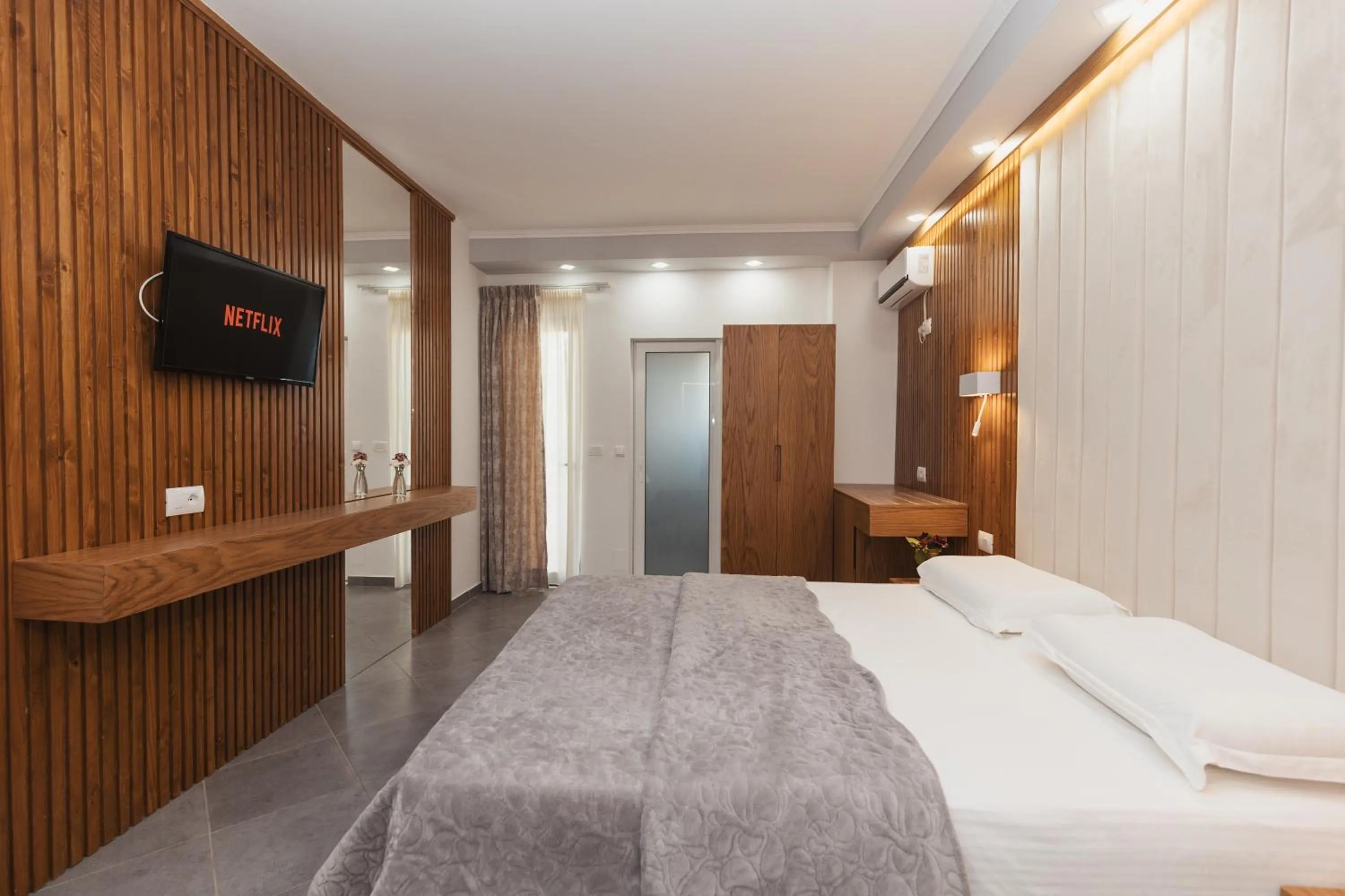 TV and multimedia, Bed in Ilio Boutique Hotel