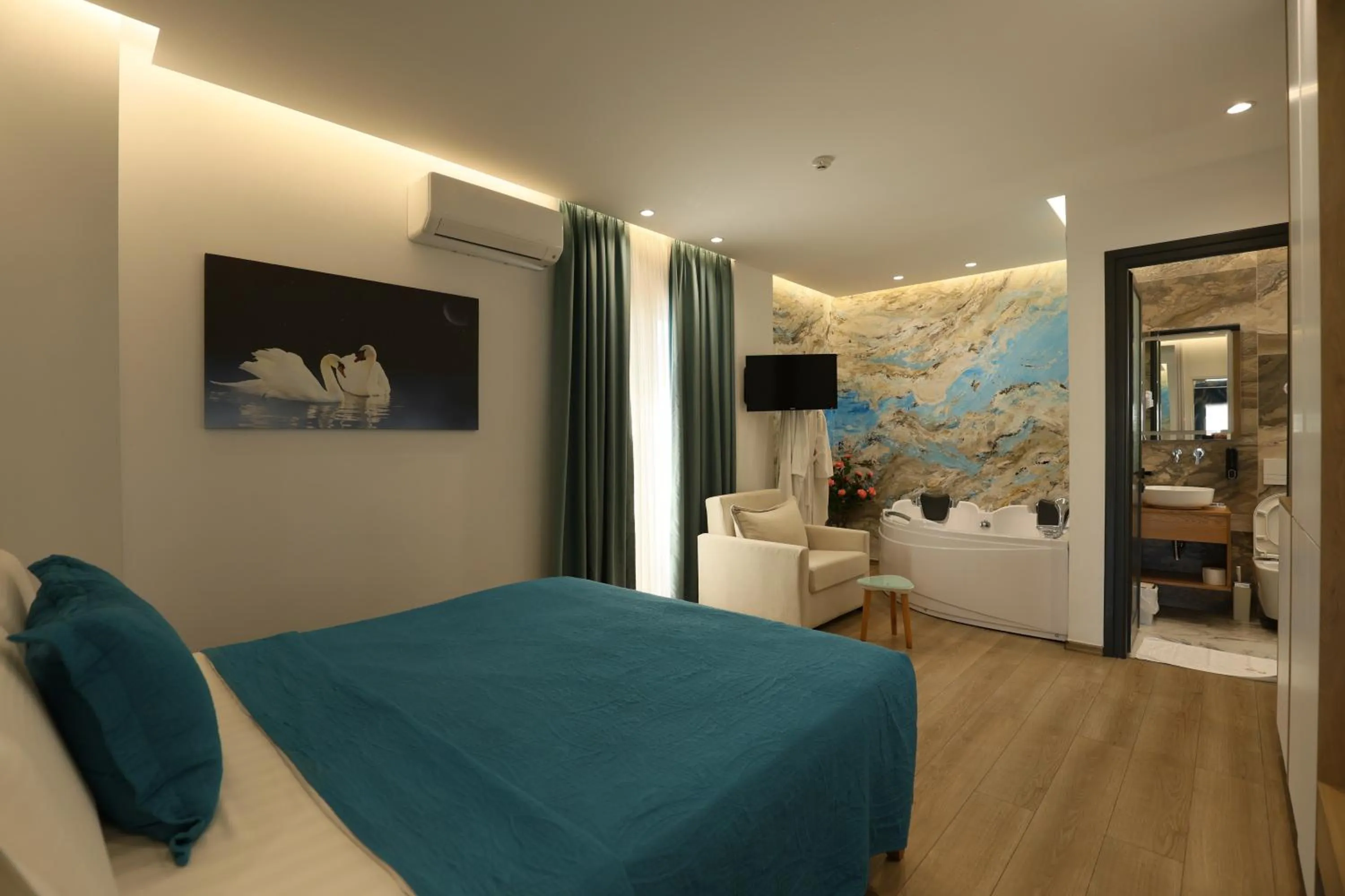 Photo of the whole room, Bed in Ilio Boutique Hotel