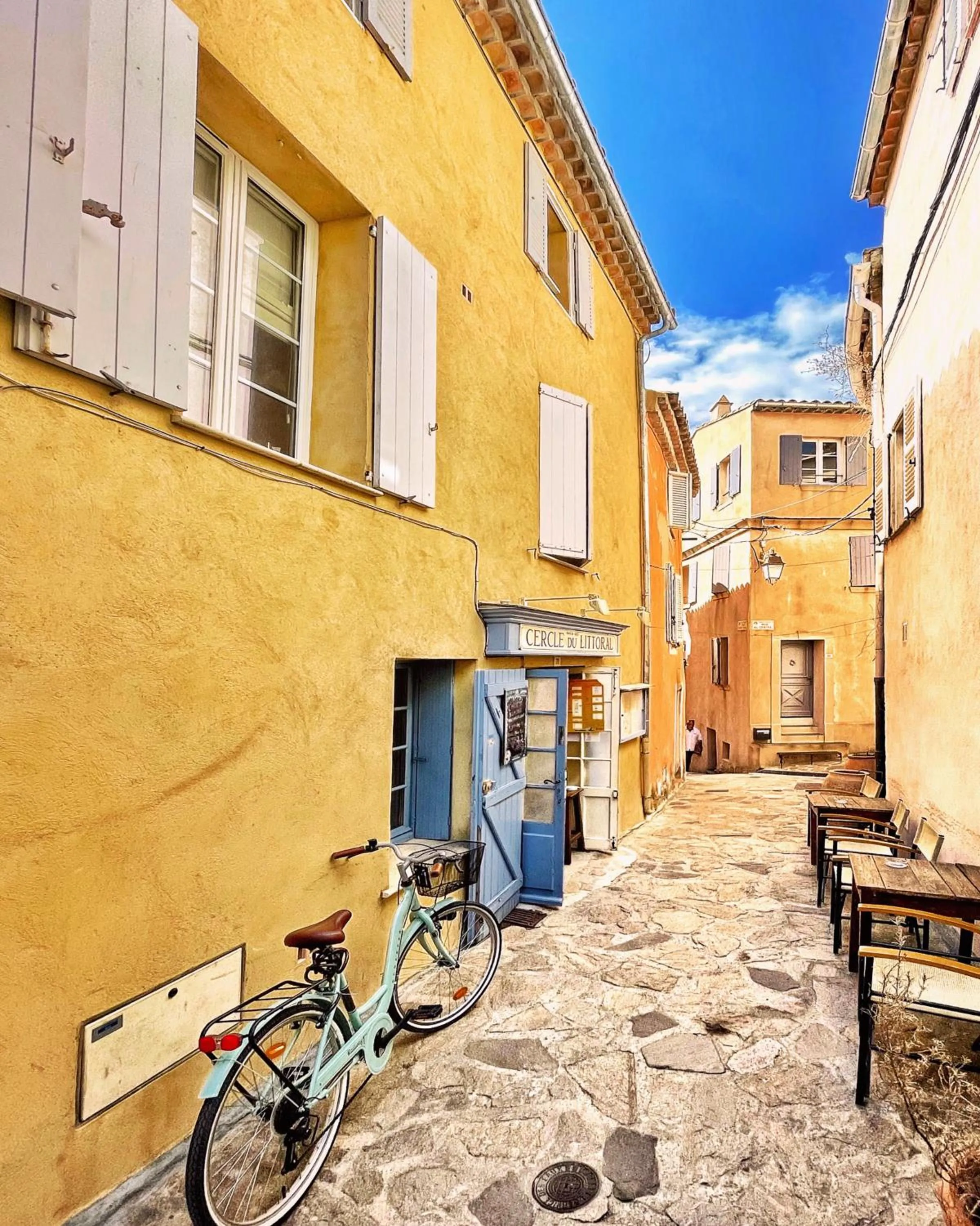 Neighbourhood in L'aile du Chateau