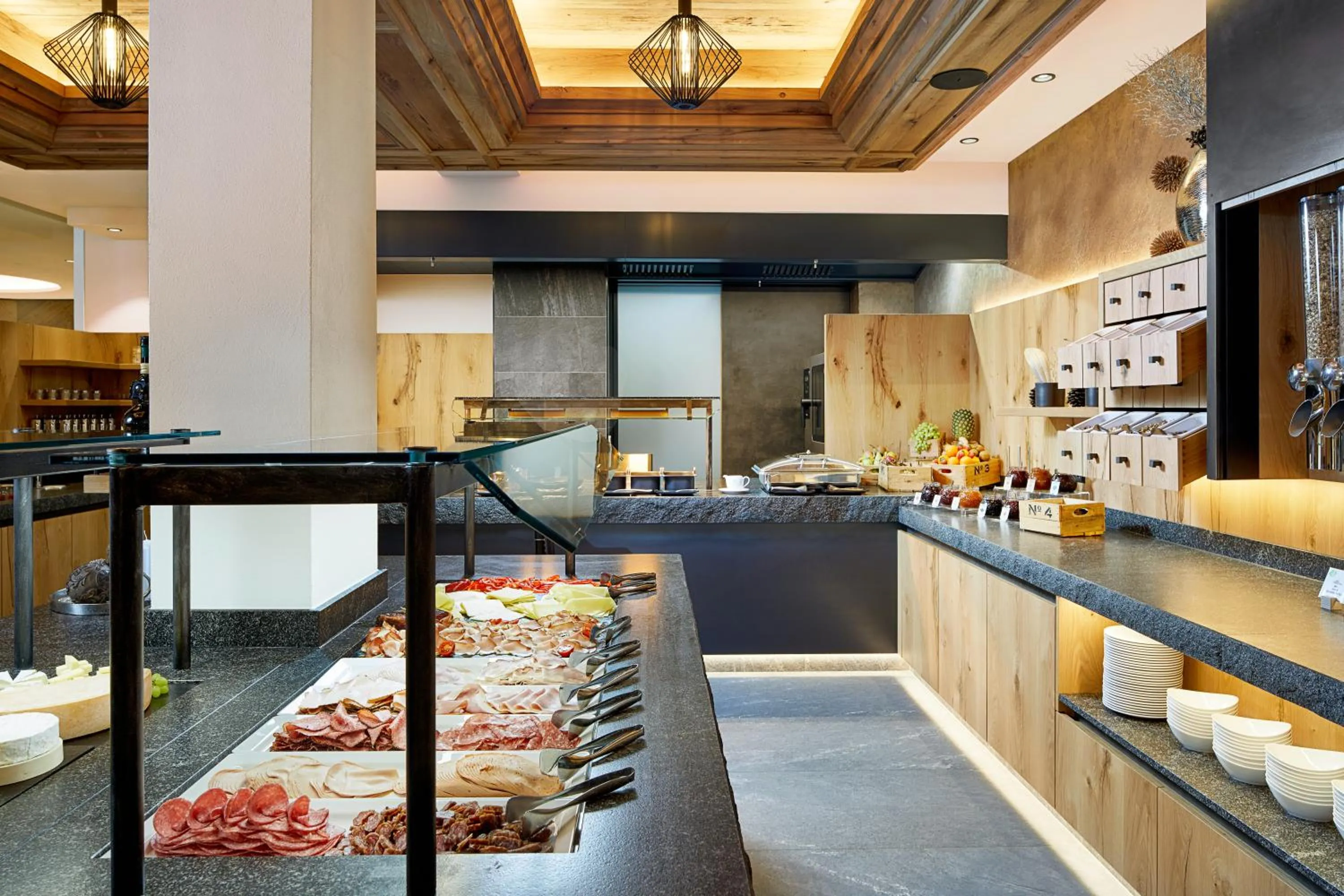 Buffet breakfast in Hotel Tirol