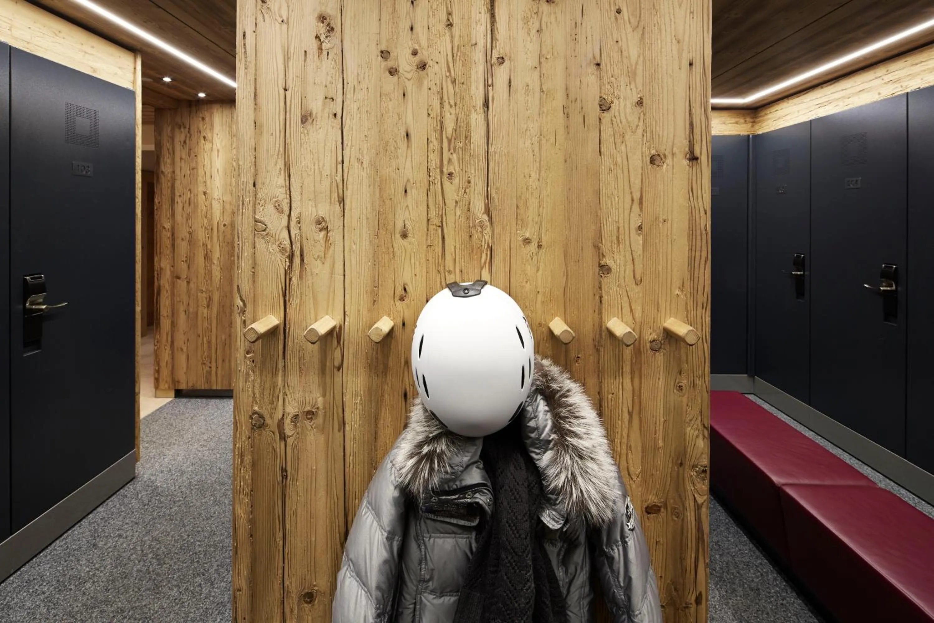 Skiing in Hotel Tirol