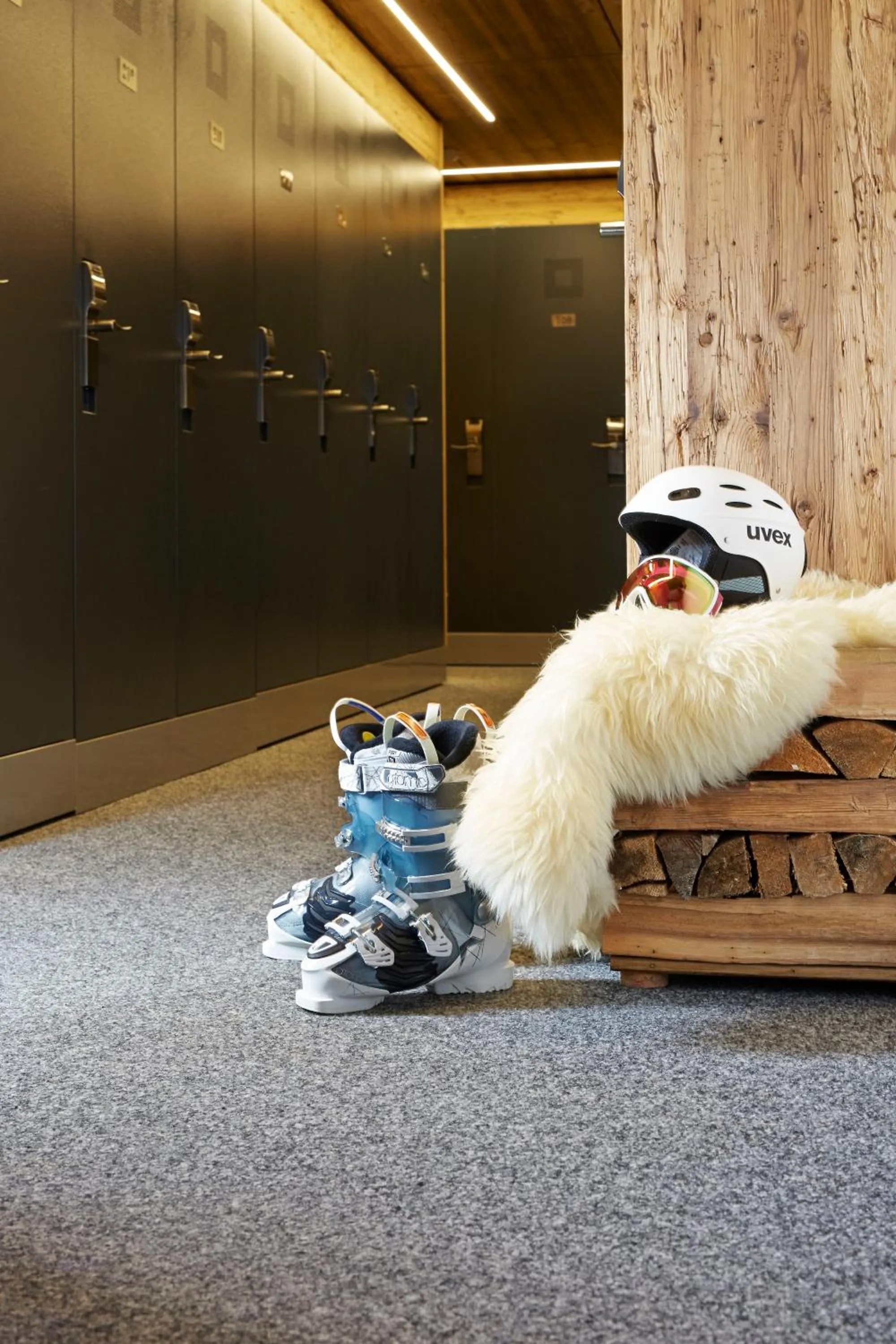 Skiing in Hotel Tirol