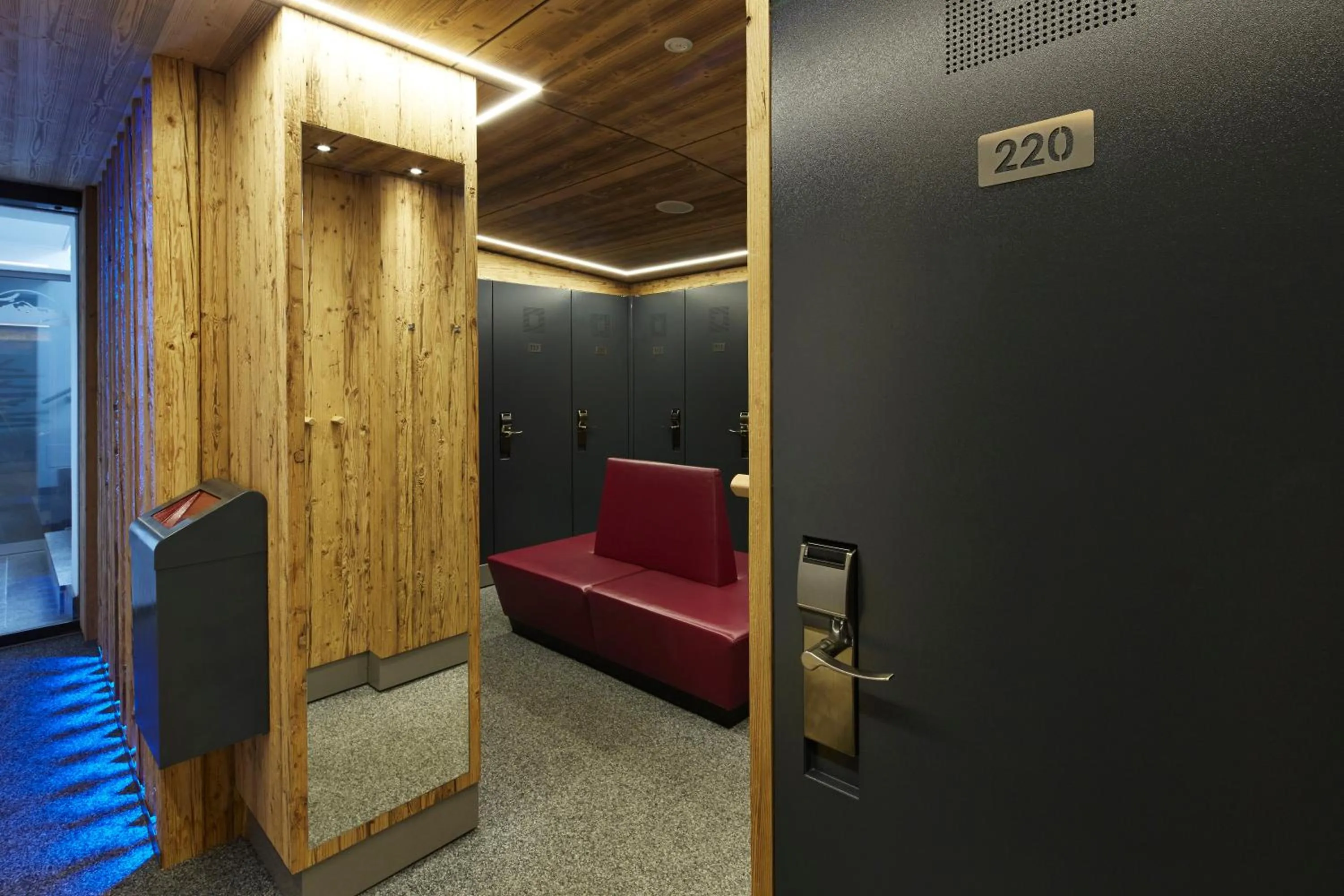 Skiing in Hotel Tirol