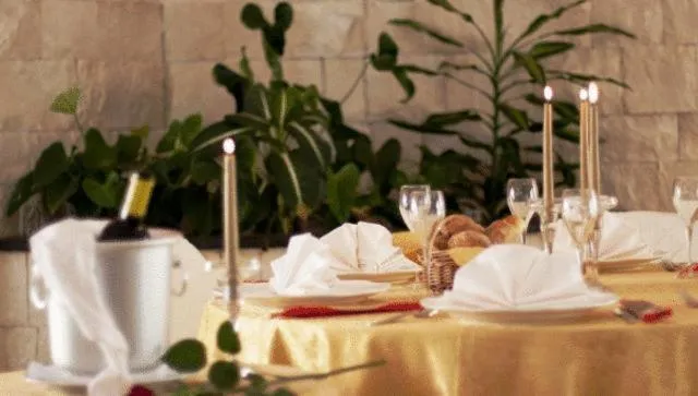 Restaurant/places to eat in Hotel Continental