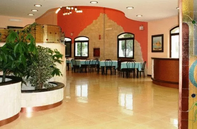 Restaurant/places to eat in Hotel Continental