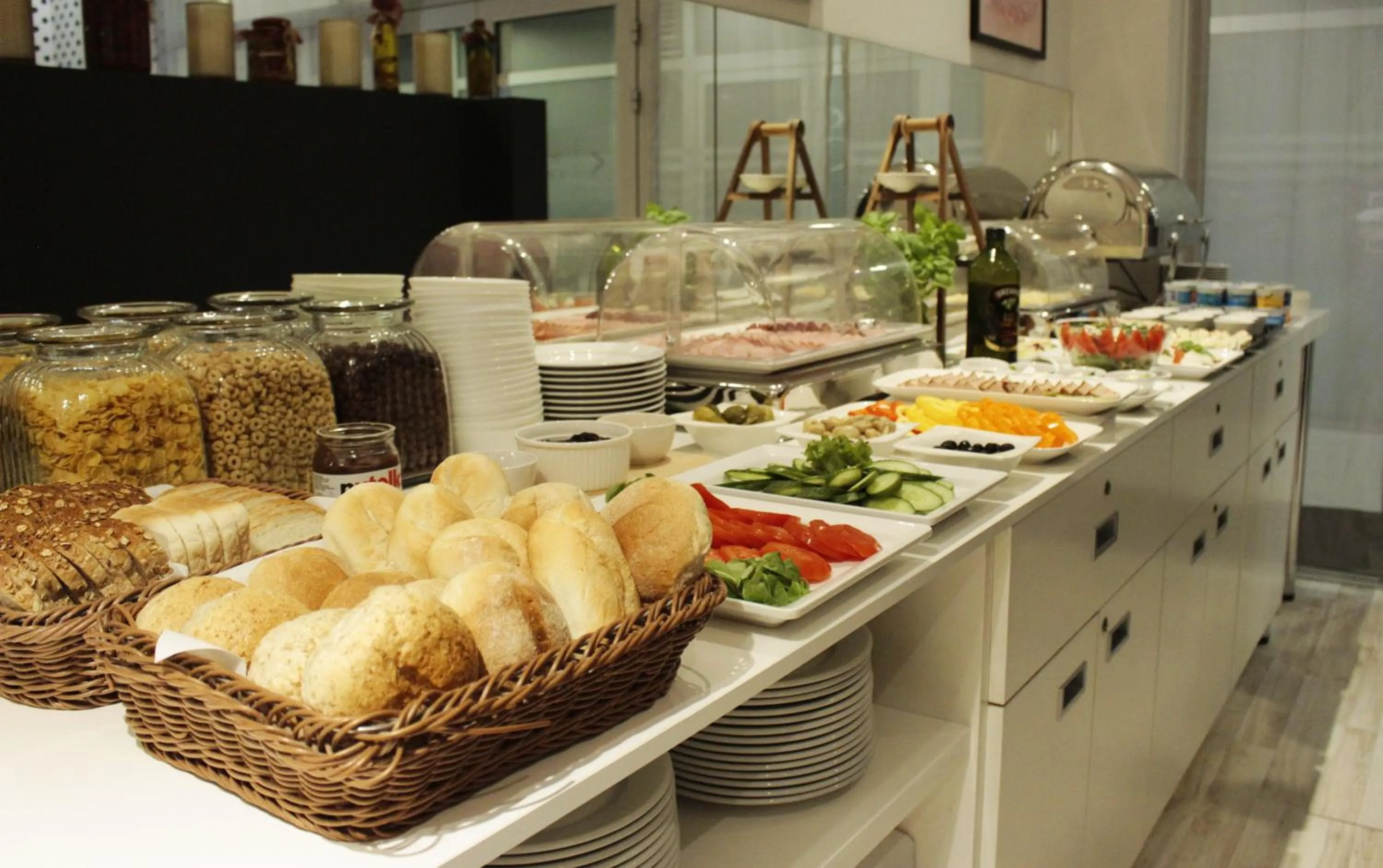 Buffet breakfast in Platinum Apartments Aparthotel