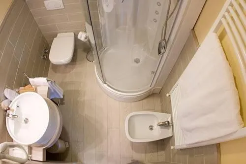 Toilet in Hotel Kube