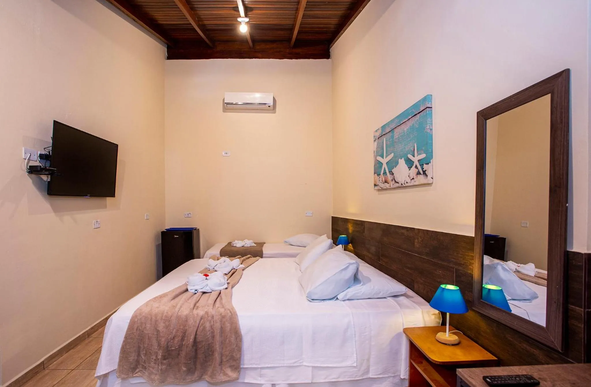 Photo of the whole room, Bed in Pousada Villa Blu Maresias