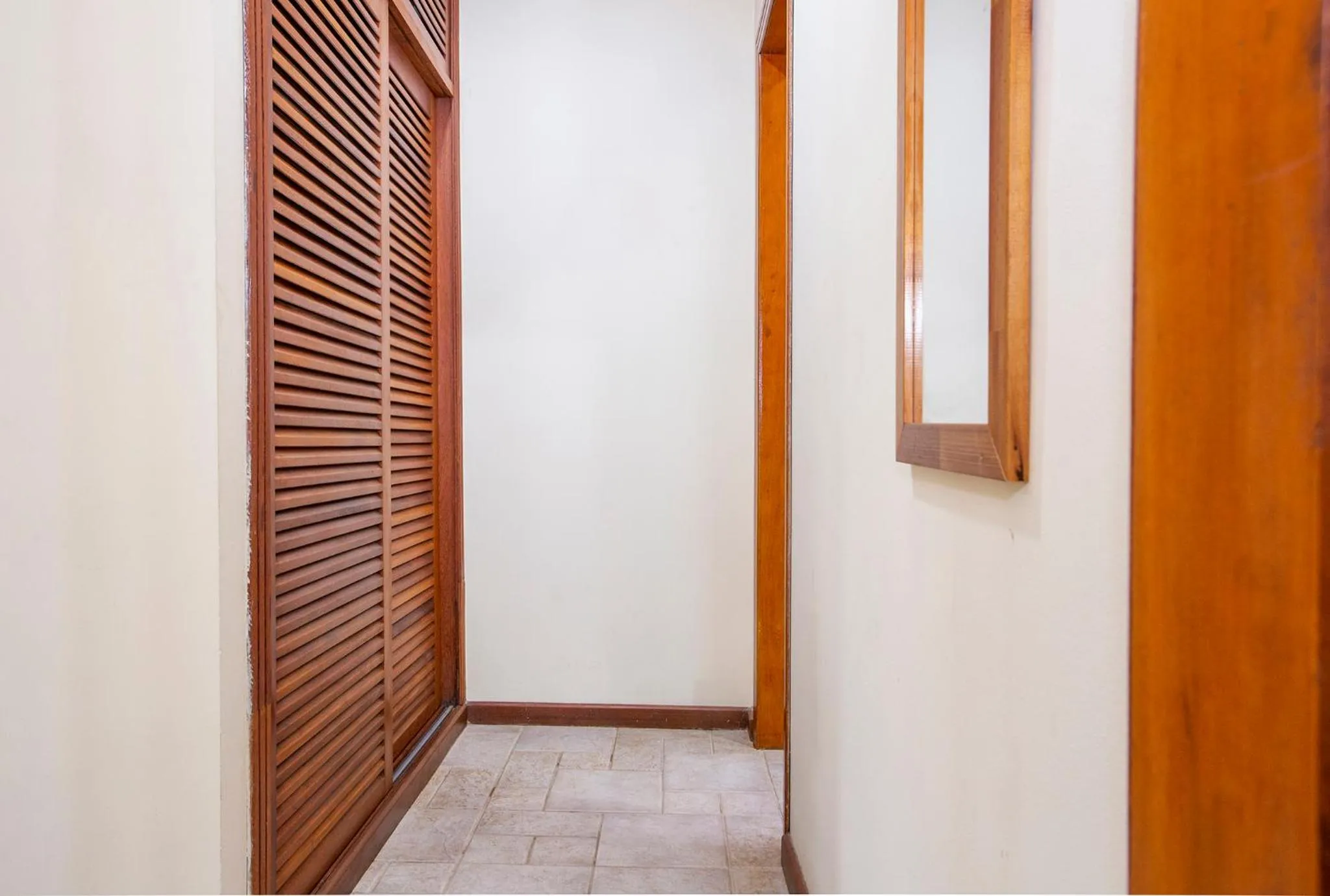 wardrobe in Pousada Villa Blu Maresias