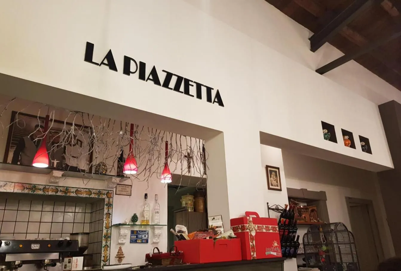 Restaurant/places to eat in Affittacamere La Piazzetta