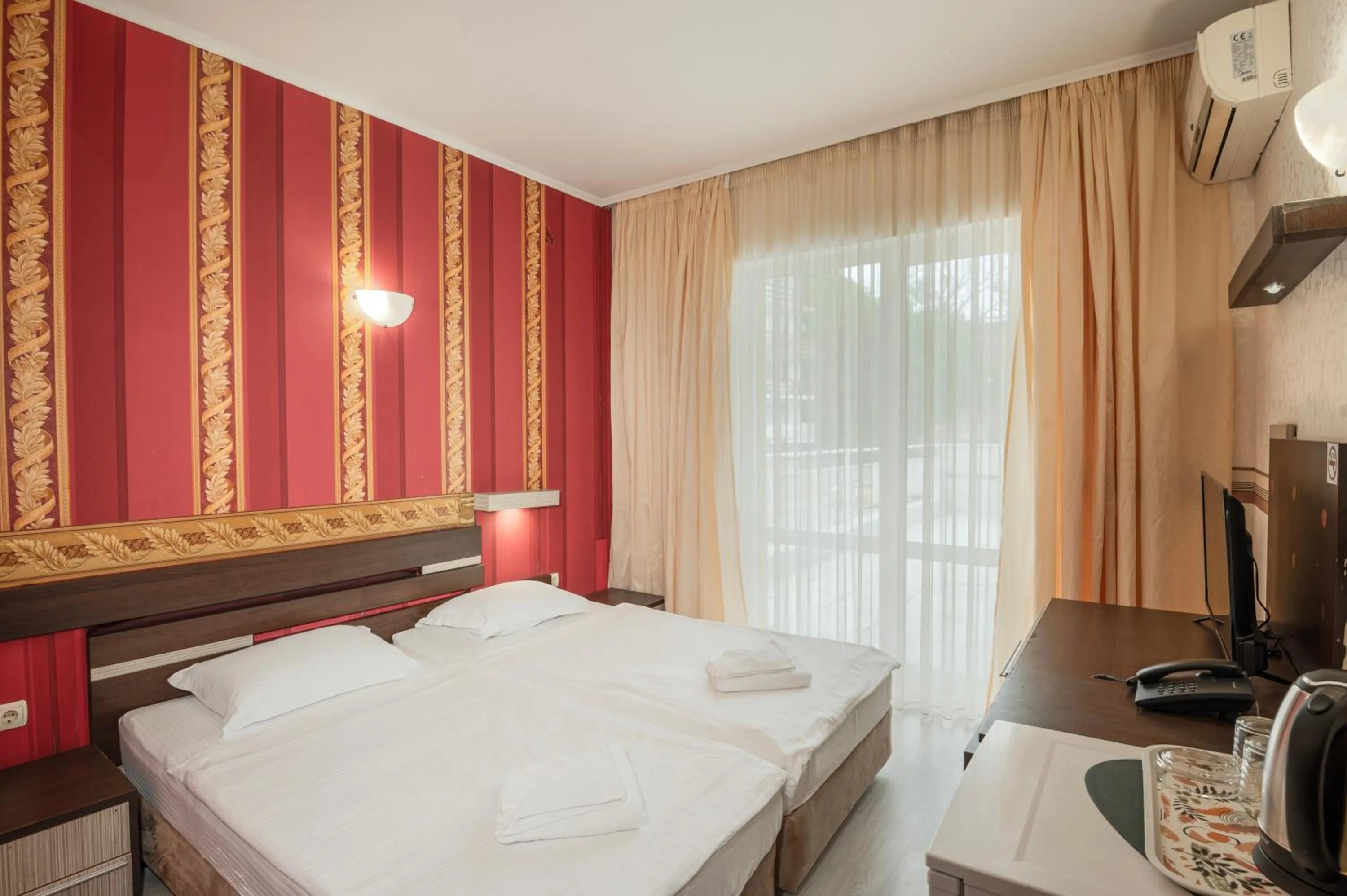 Communal lounge/ TV room, Bed in Lotos Hotel