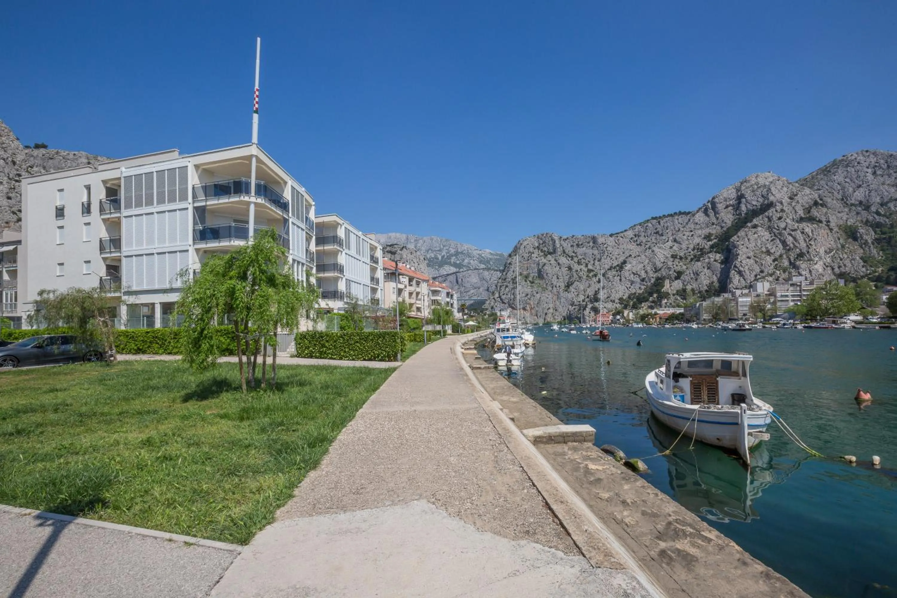 Property building in AP 4+2 in one of the most luxury building in Omis