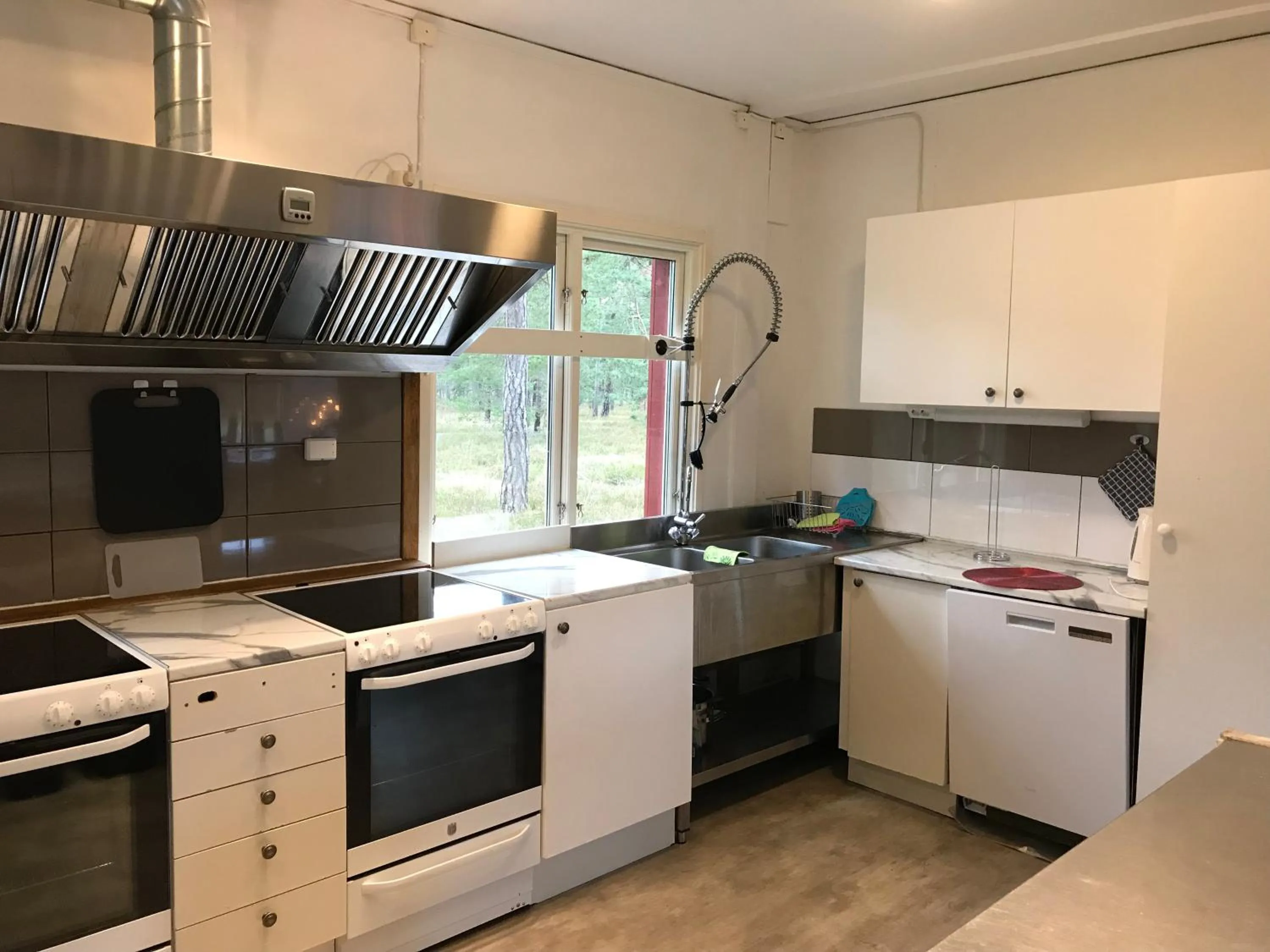 Communal kitchen in STF Hostel Visby/Rävhagen