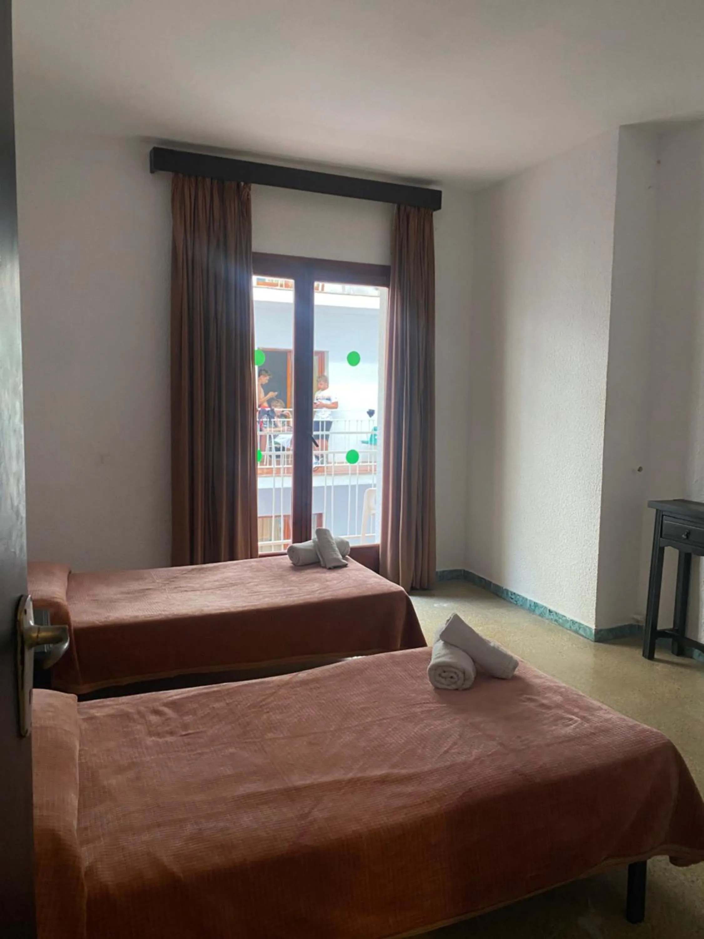 Photo of the whole room, Bed in Clipper Affiliated by FERGUS "Youth Recommended"