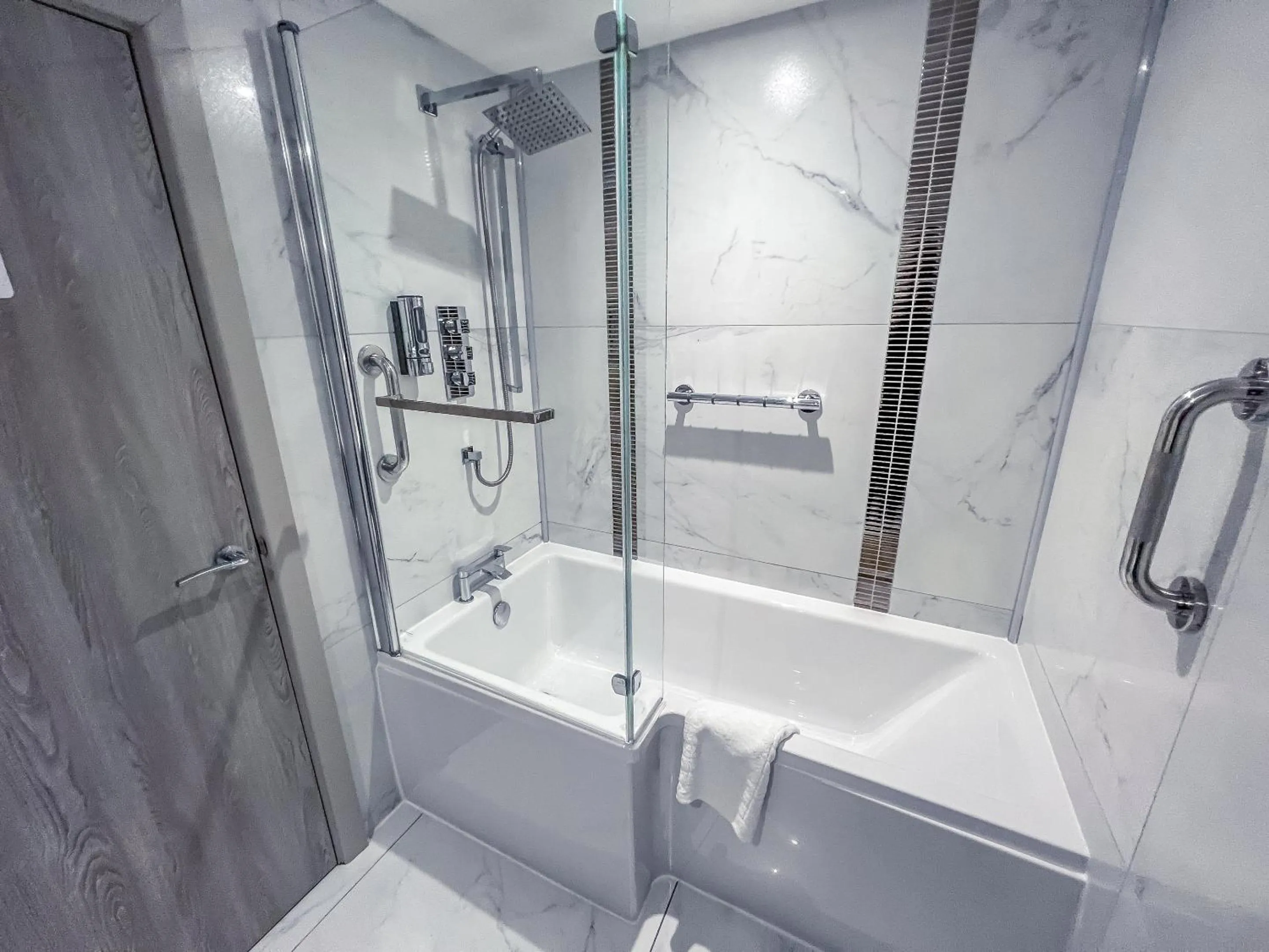 Bathroom in Quayside Hotel & Bar