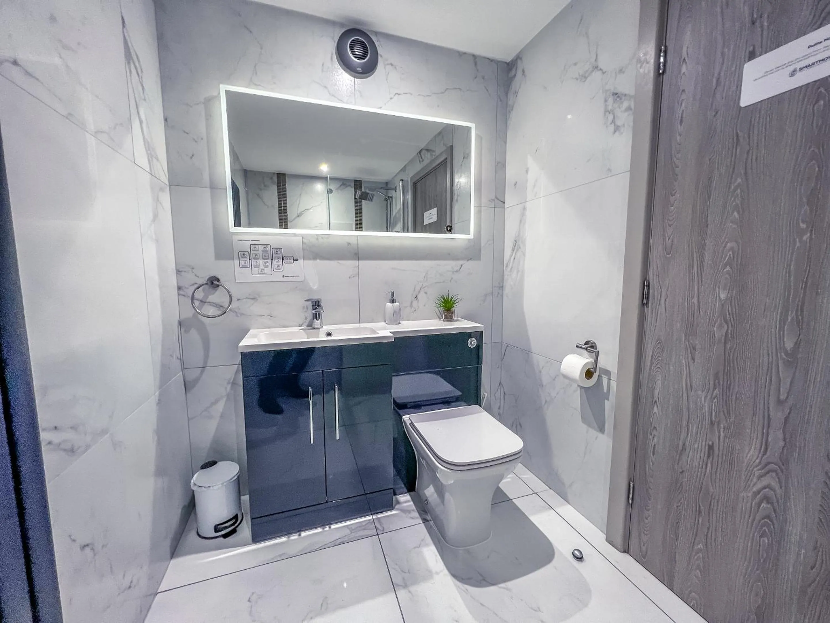 Bathroom in Quayside Hotel & Bar