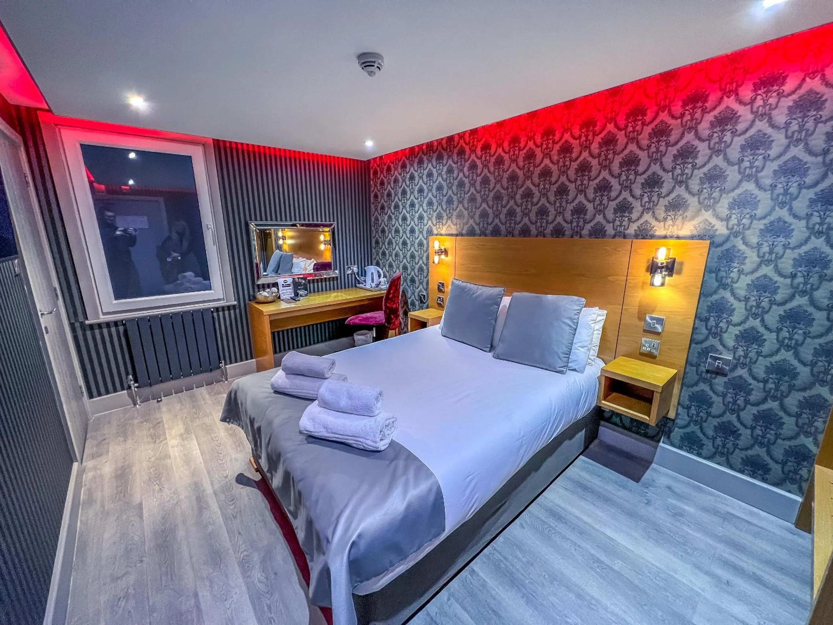 Bedroom, Bed in Quayside Hotel & Bar