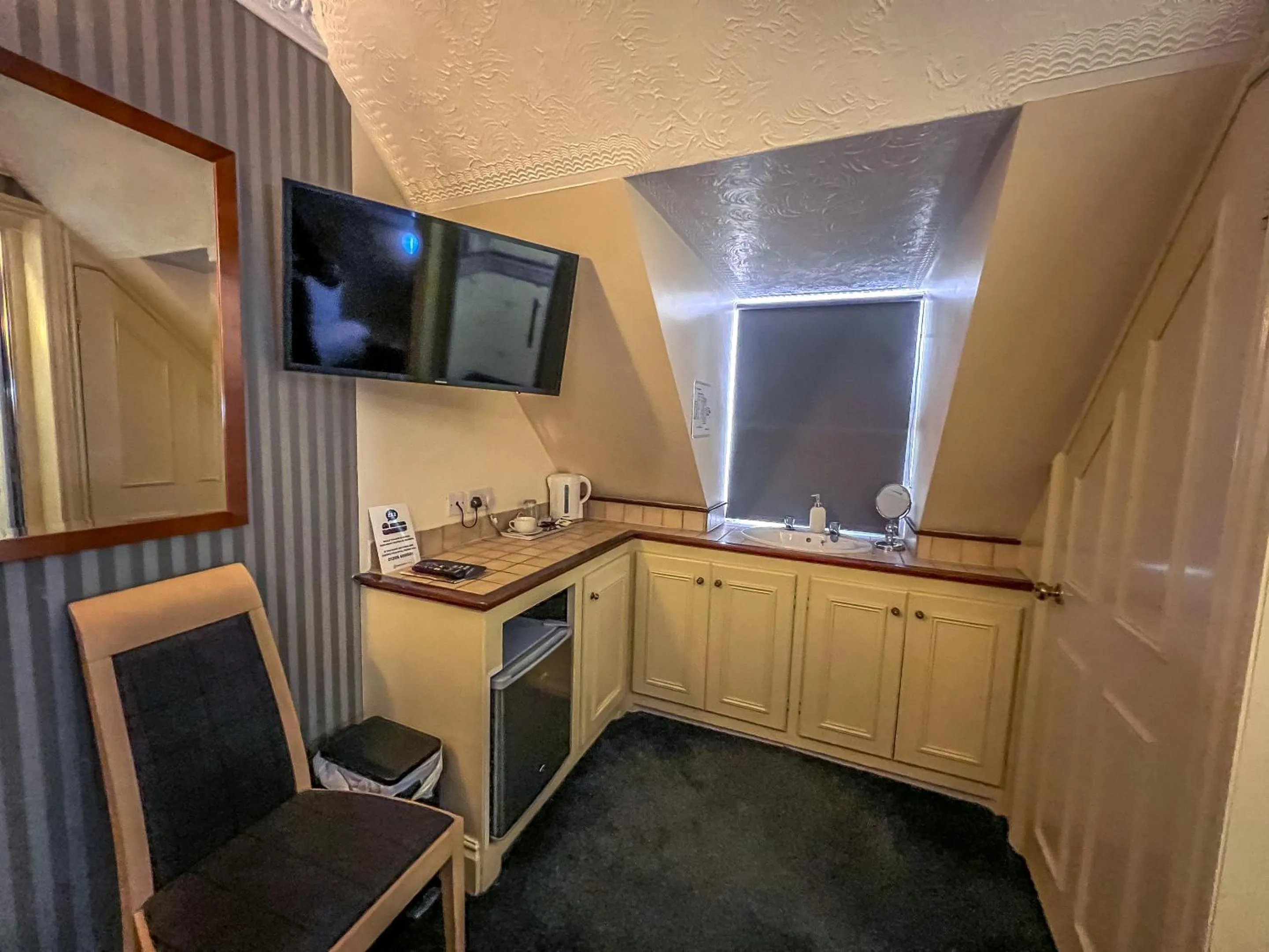 Bedroom in Quayside Hotel & Bar