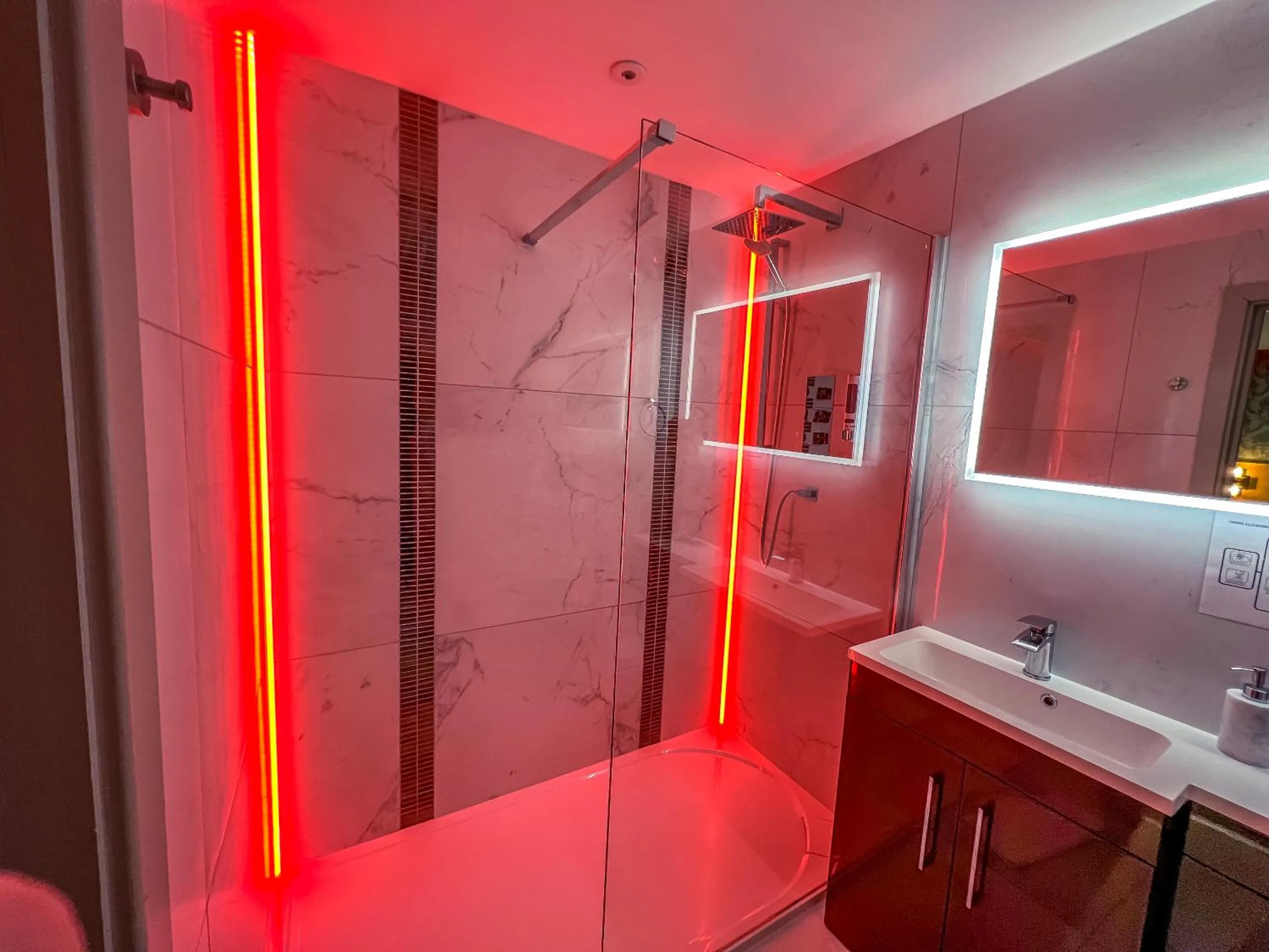 Bathroom in Quayside Hotel & Bar