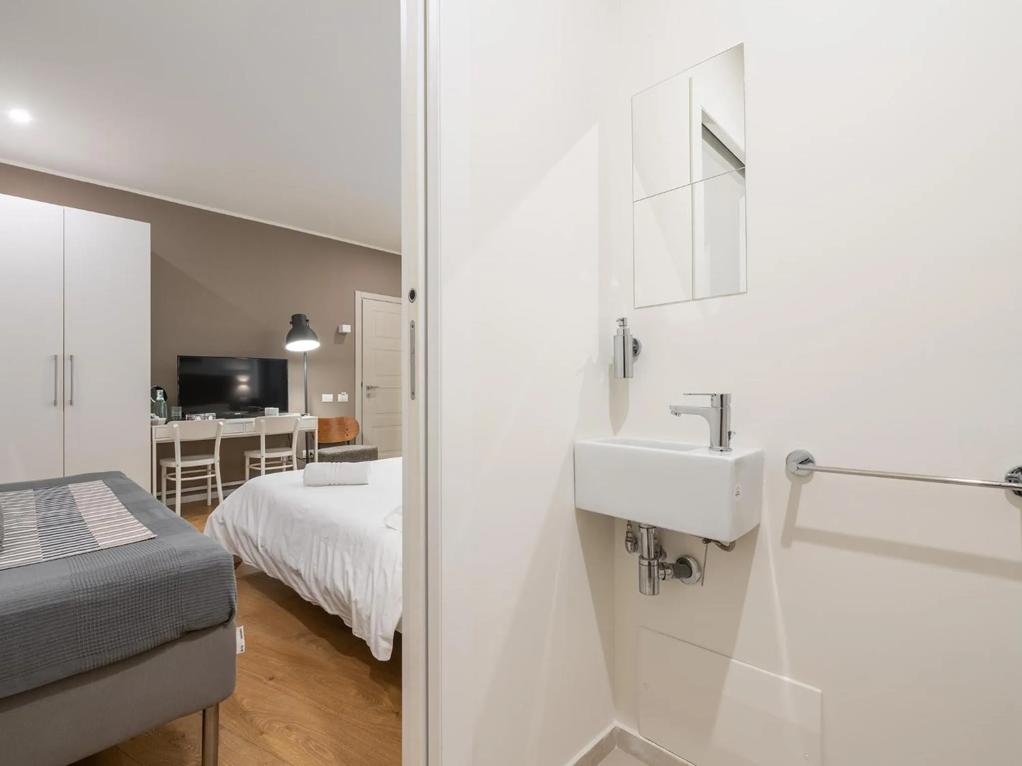 Bedroom, Bed in Dome