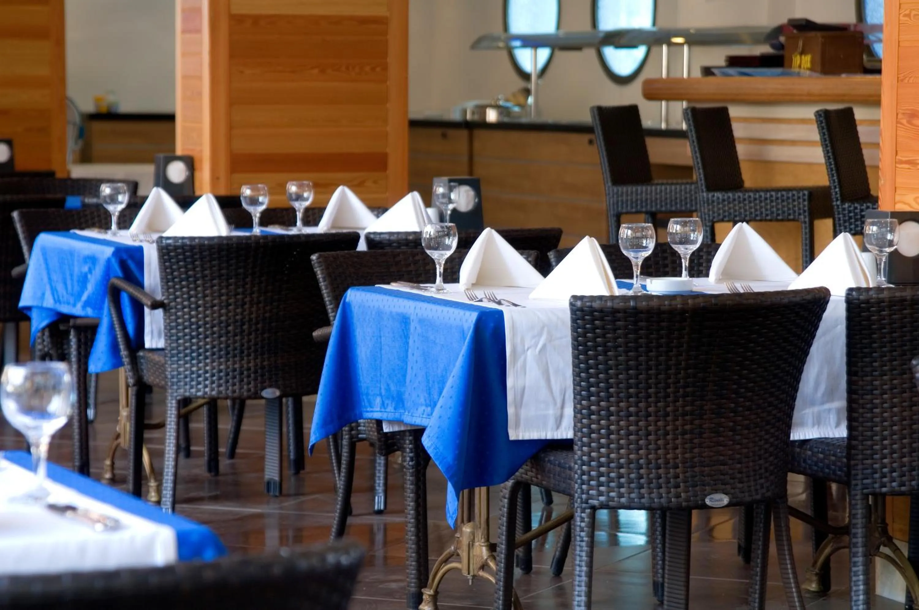 Restaurant/places to eat in Supreme Hotel