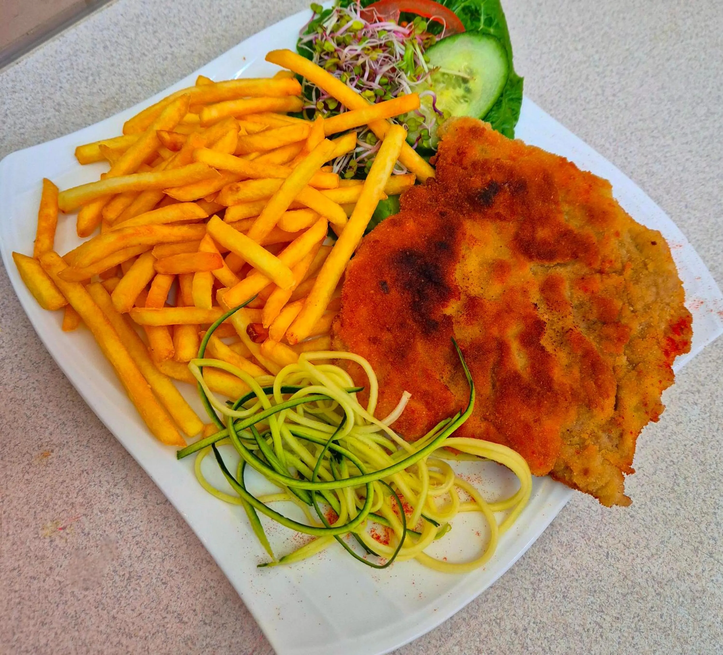 Restaurant/places to eat in Hotel Pałacyk