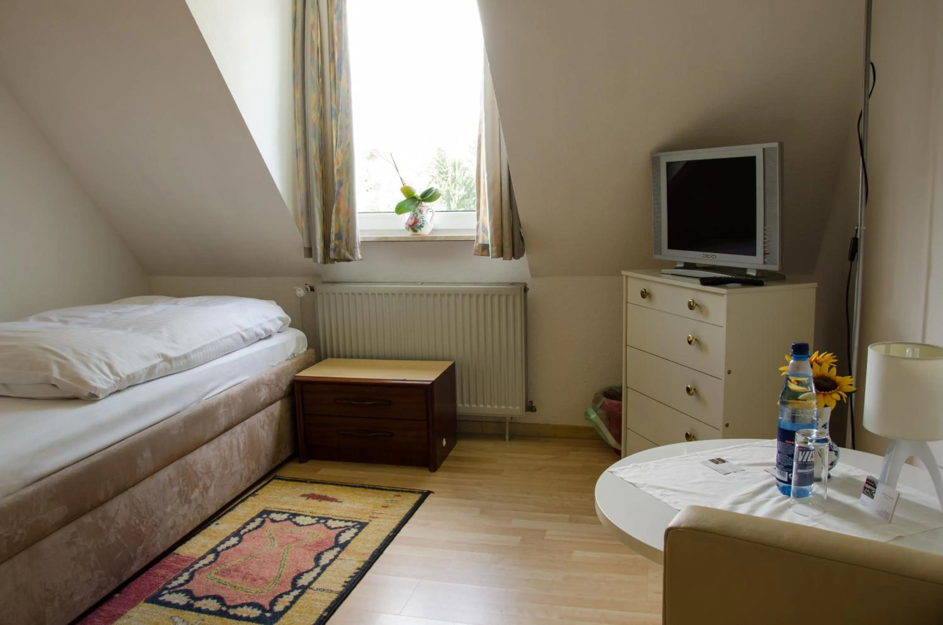 Property building, Bed in Hotel zum Rücking