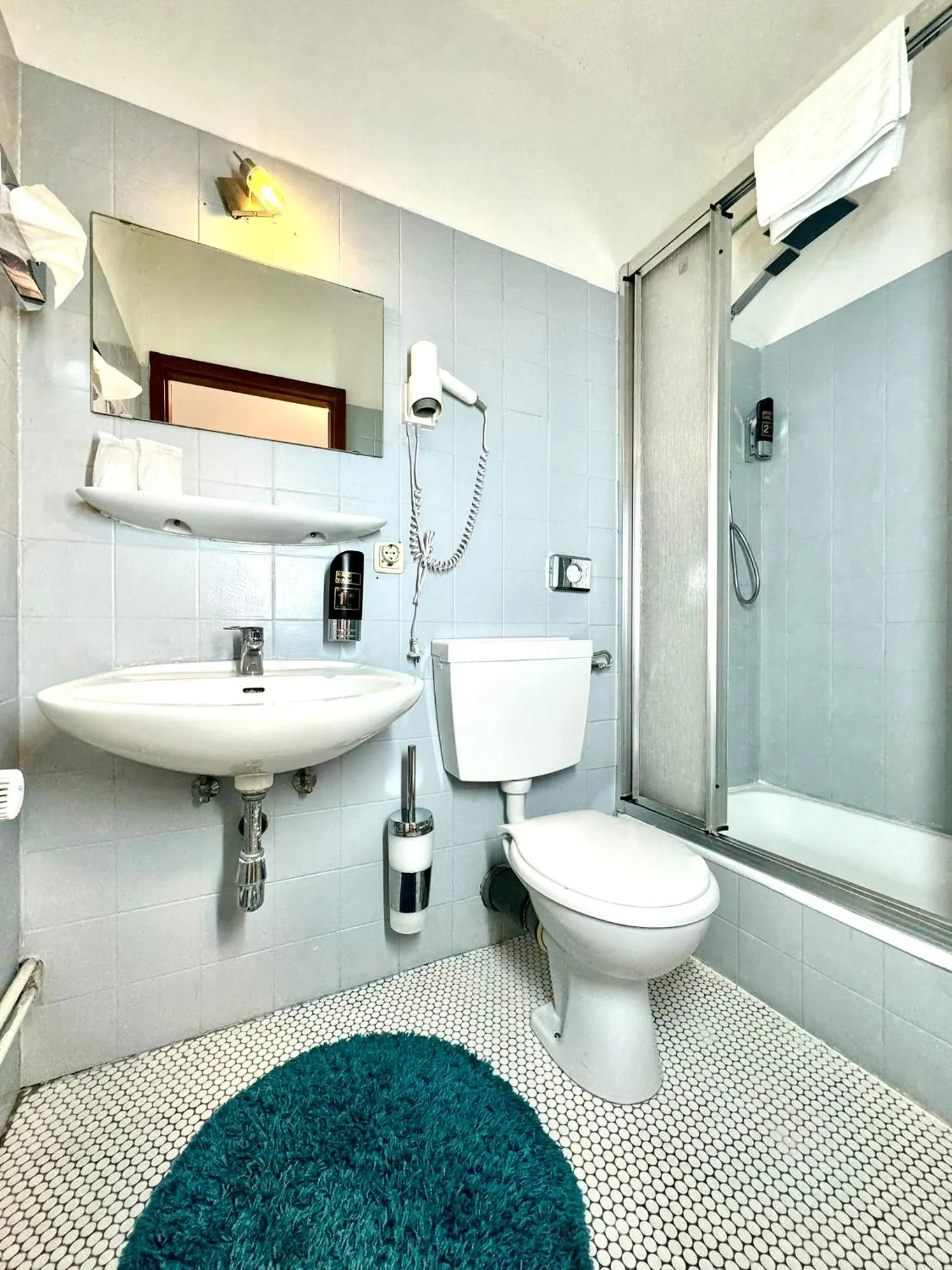 Shower in Hotel zum Rücking