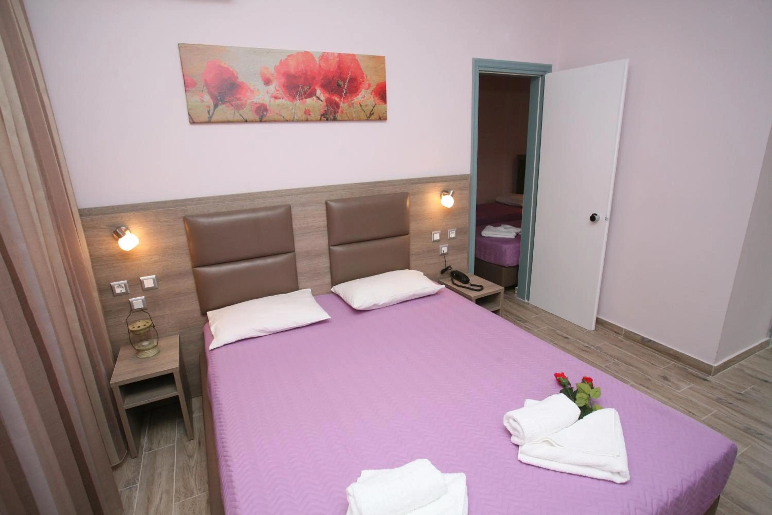 Bedroom, Bed in Sun Hotel