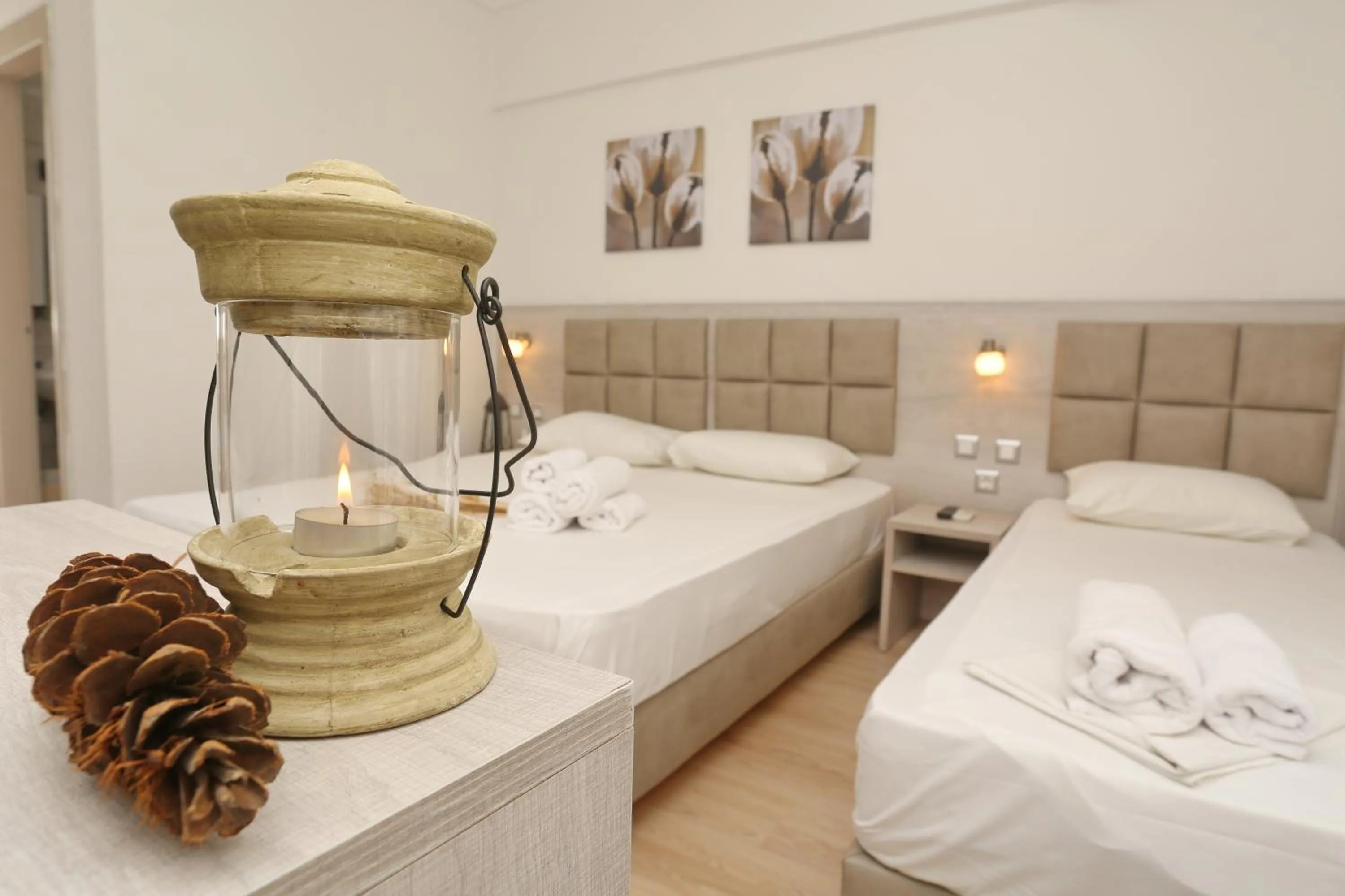 Bedroom, Bed in Sun Hotel