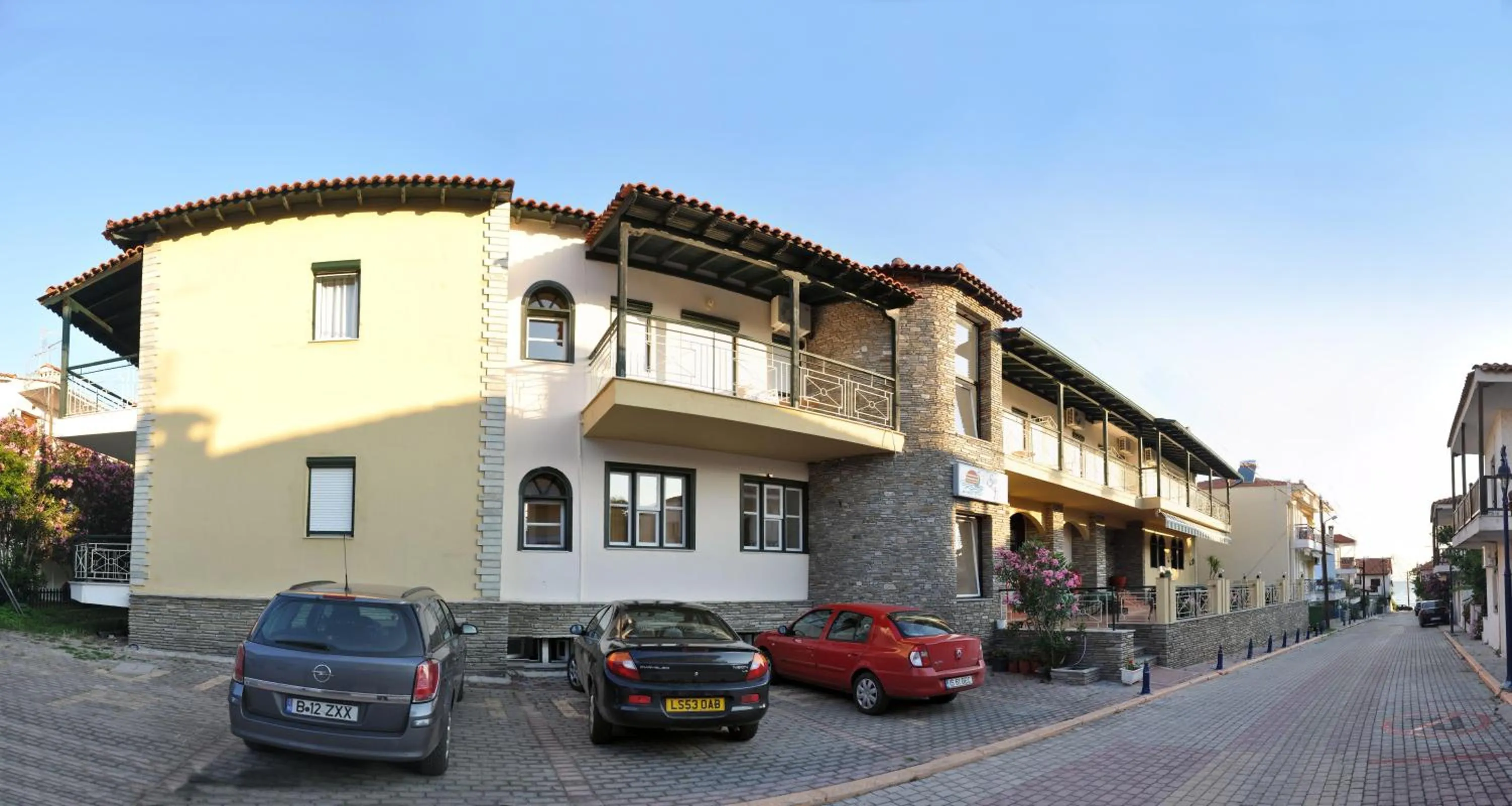 Facade/entrance in Sun Hotel