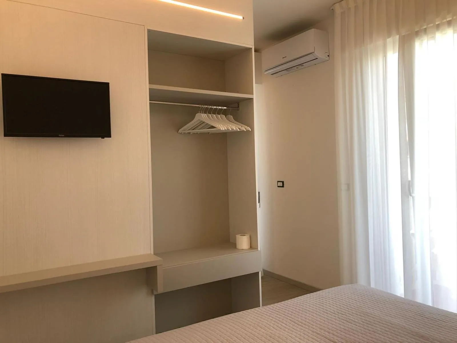 Bed in Hotel Portofino