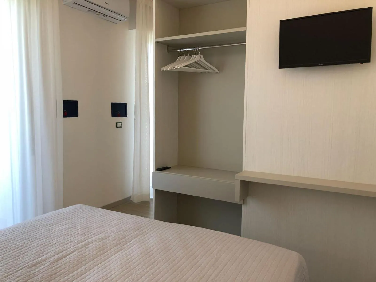 Bed in Hotel Portofino