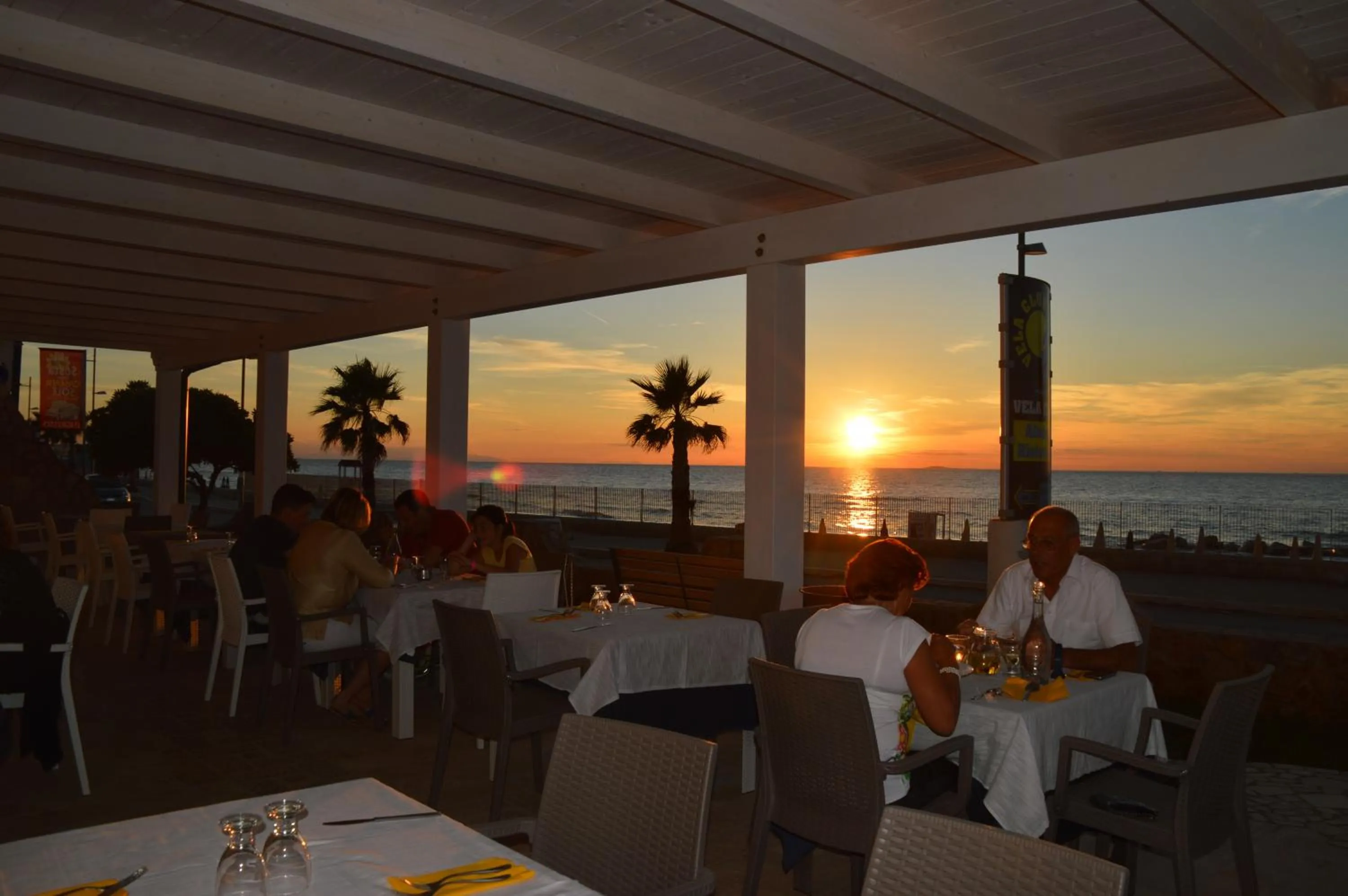 Restaurant/Places to Eat in Vela Club Hotel