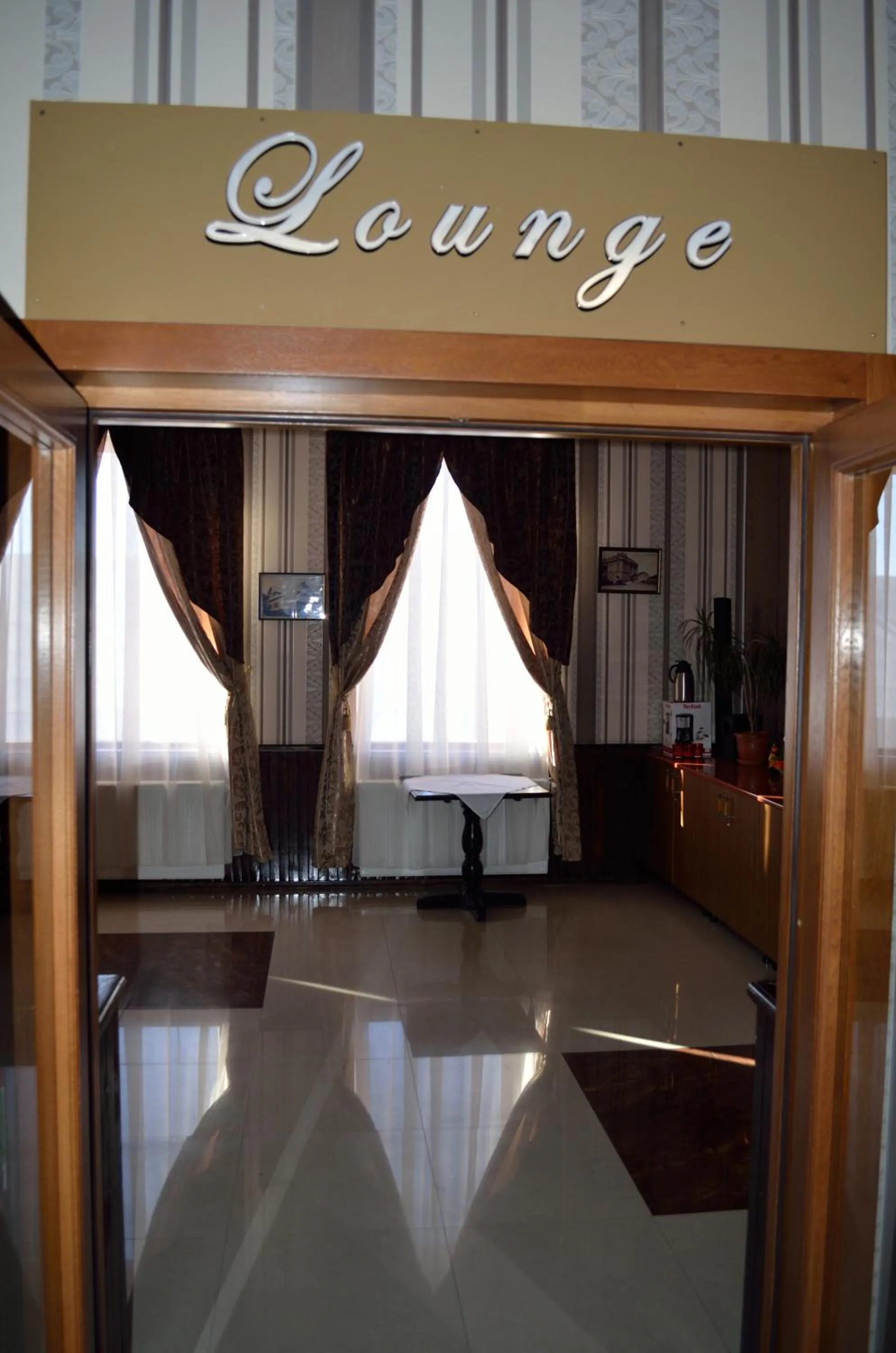 Communal lounge/ TV room in Hotel Rusu