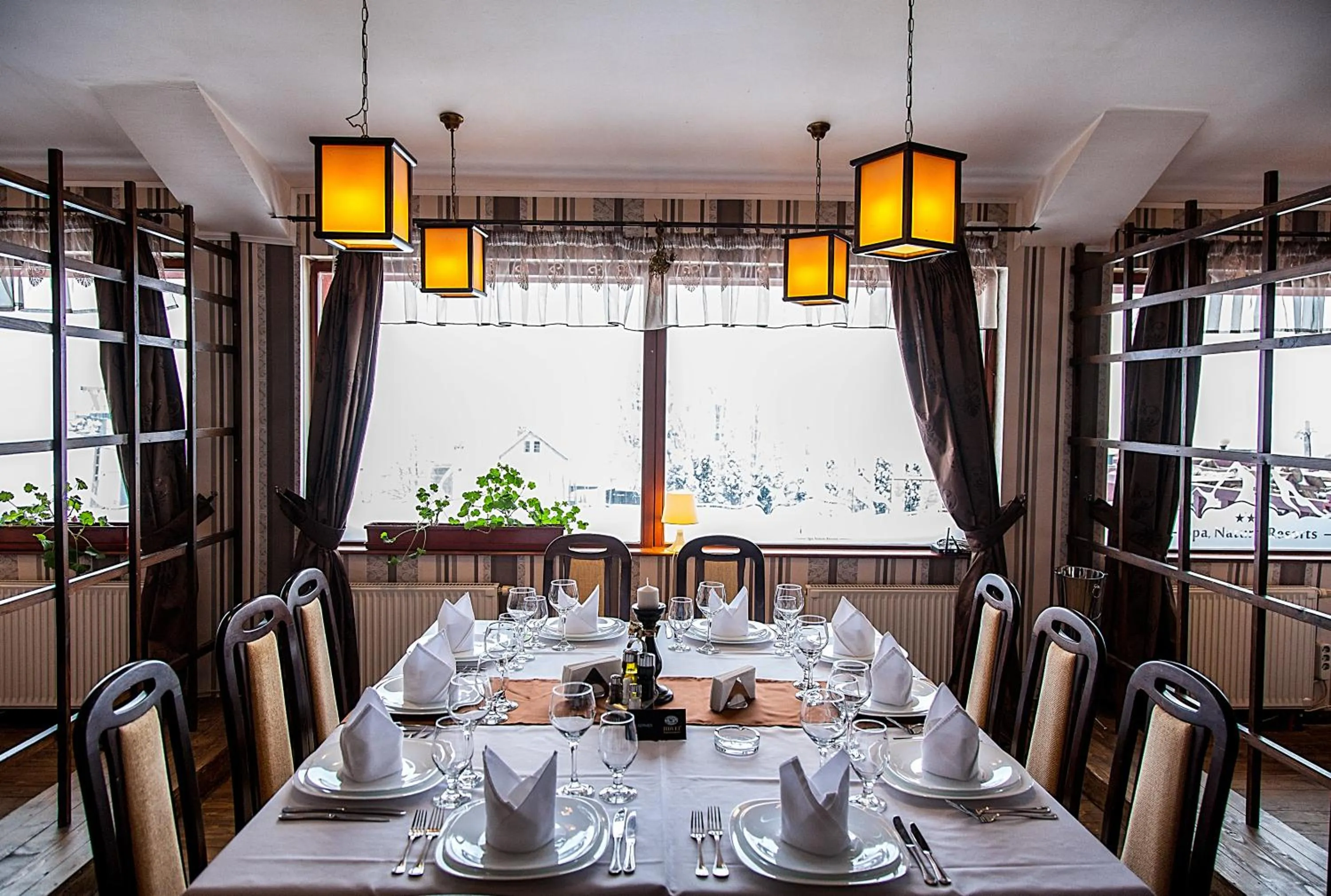 Restaurant/places to eat in Hotel Rusu