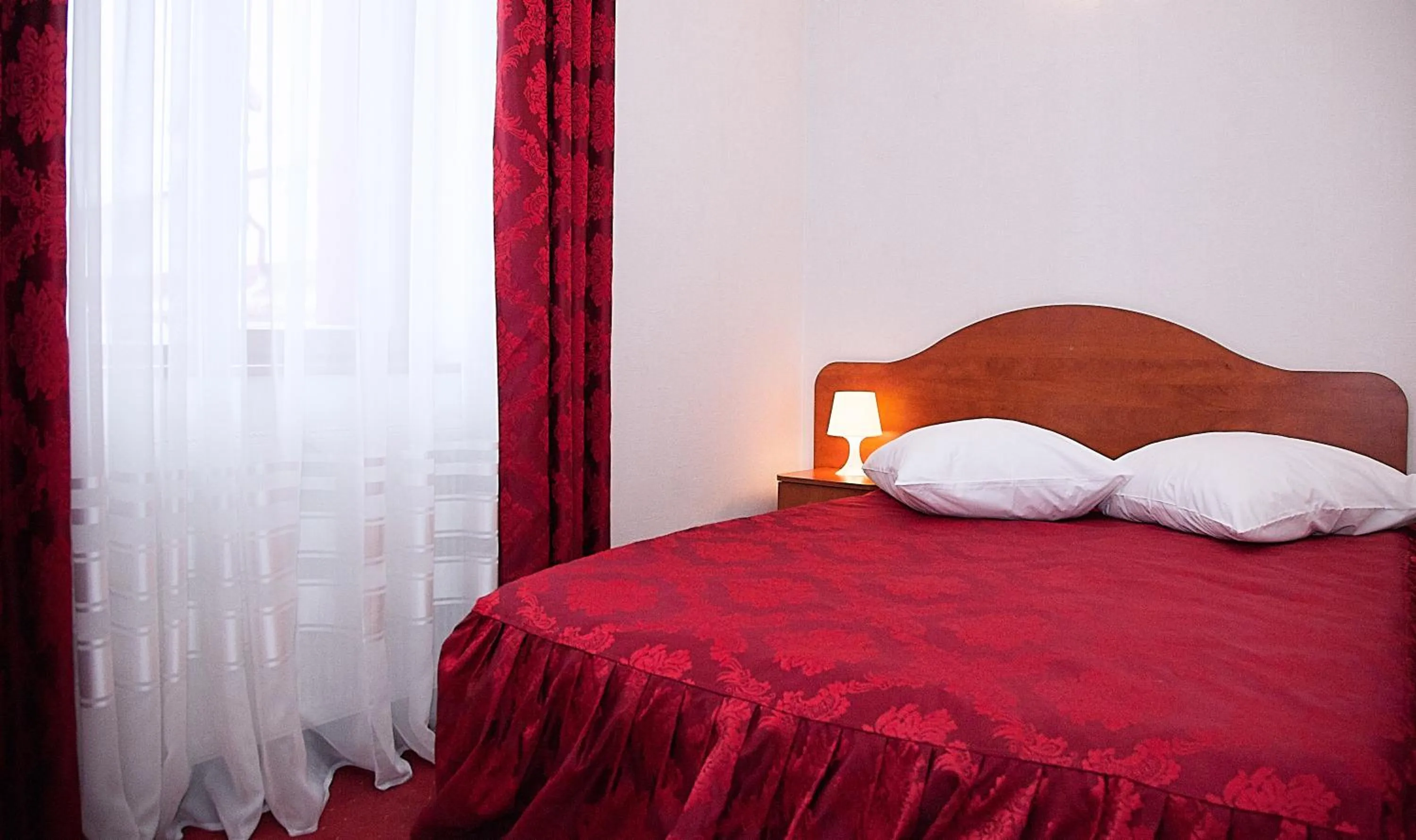 Living room, Bed in Hotel Rusu