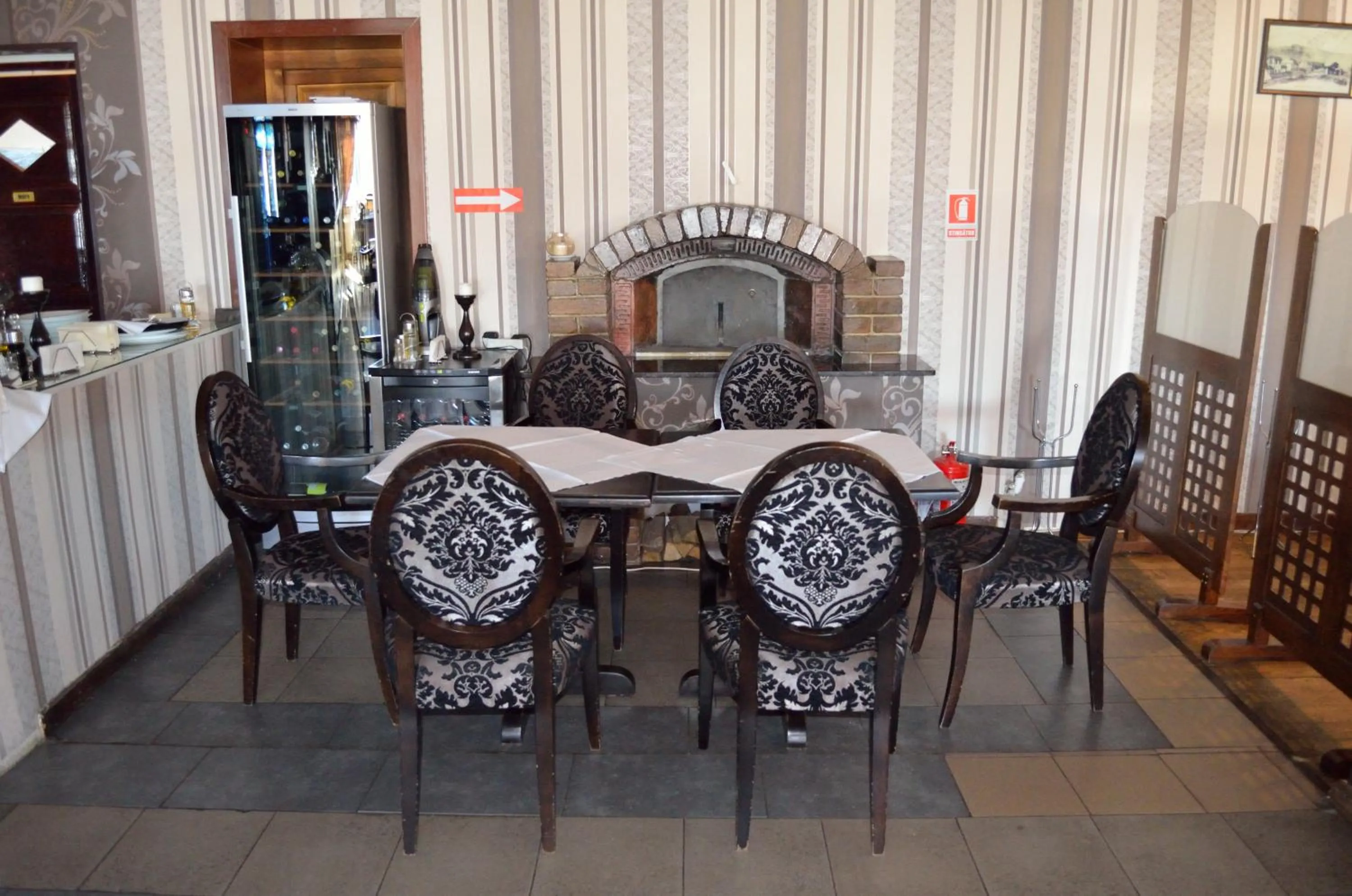 Restaurant/places to eat in Hotel Rusu