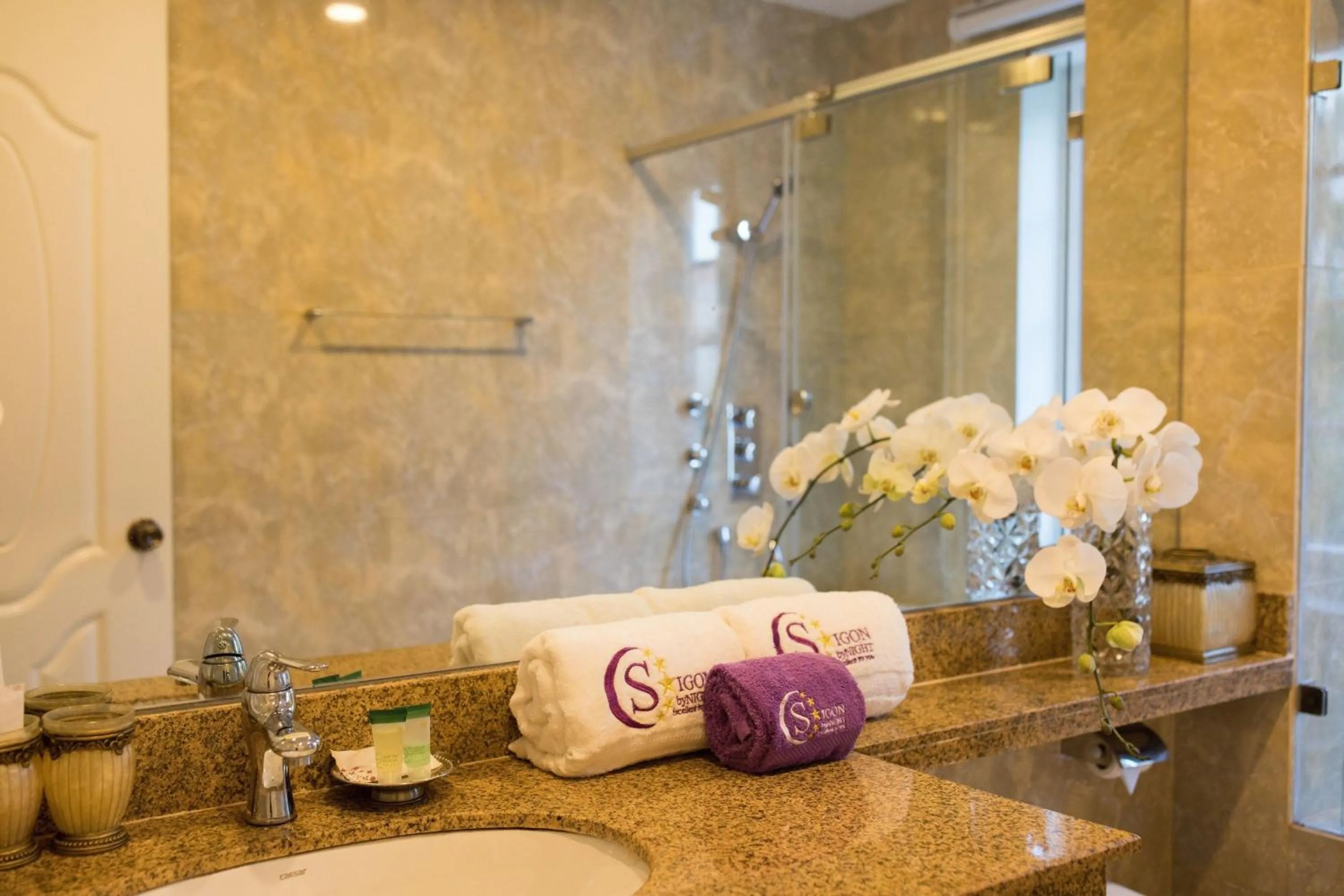 Saigon By Night Luxury Hotel