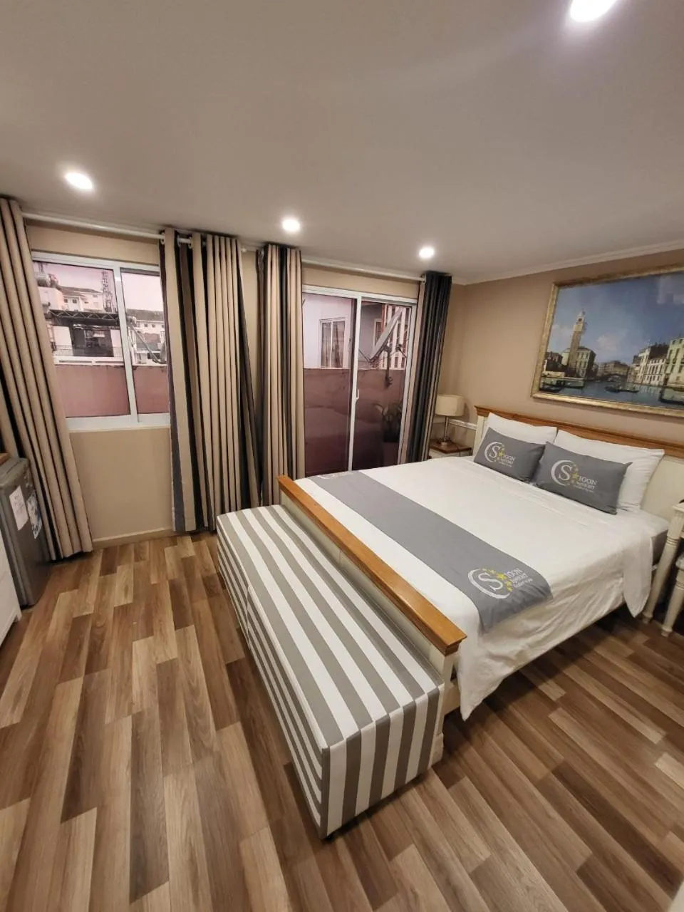 Bed in Saigon By Night Luxury Hotel